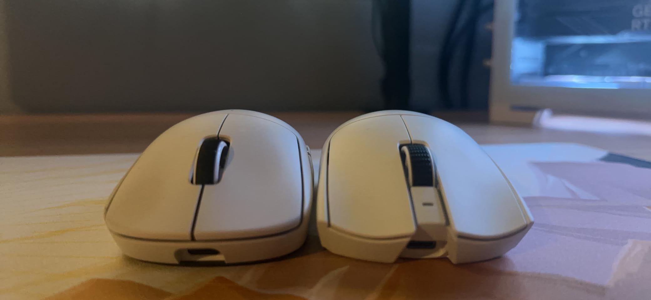 Razer Viper V3 Pro Wireless Esports Gaming Mouse, 55g Lightweight, White | 35K DPI Optical Sensor, Gen3 Optical Switches, 8 Programmable Controls, 95 Hr Battery, 8000 Hz Polling Rate, for PC & Mac customer photo 2