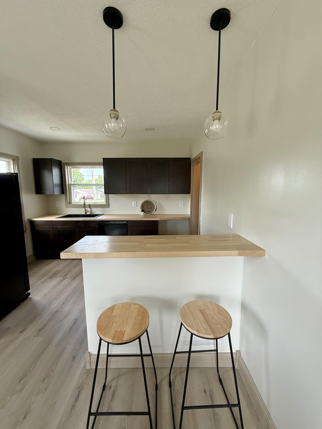 Emak 2 Pack Black and Gold Pendant Light Fixtures, Modern 7 Inch Globe Pendant Lights Kitchen Island with Clear Glass Shade, 1 Light Hanging Lights for Kitchen, Bedroom, Bathroom, PL119-BKBGD-2PK customer photo 1