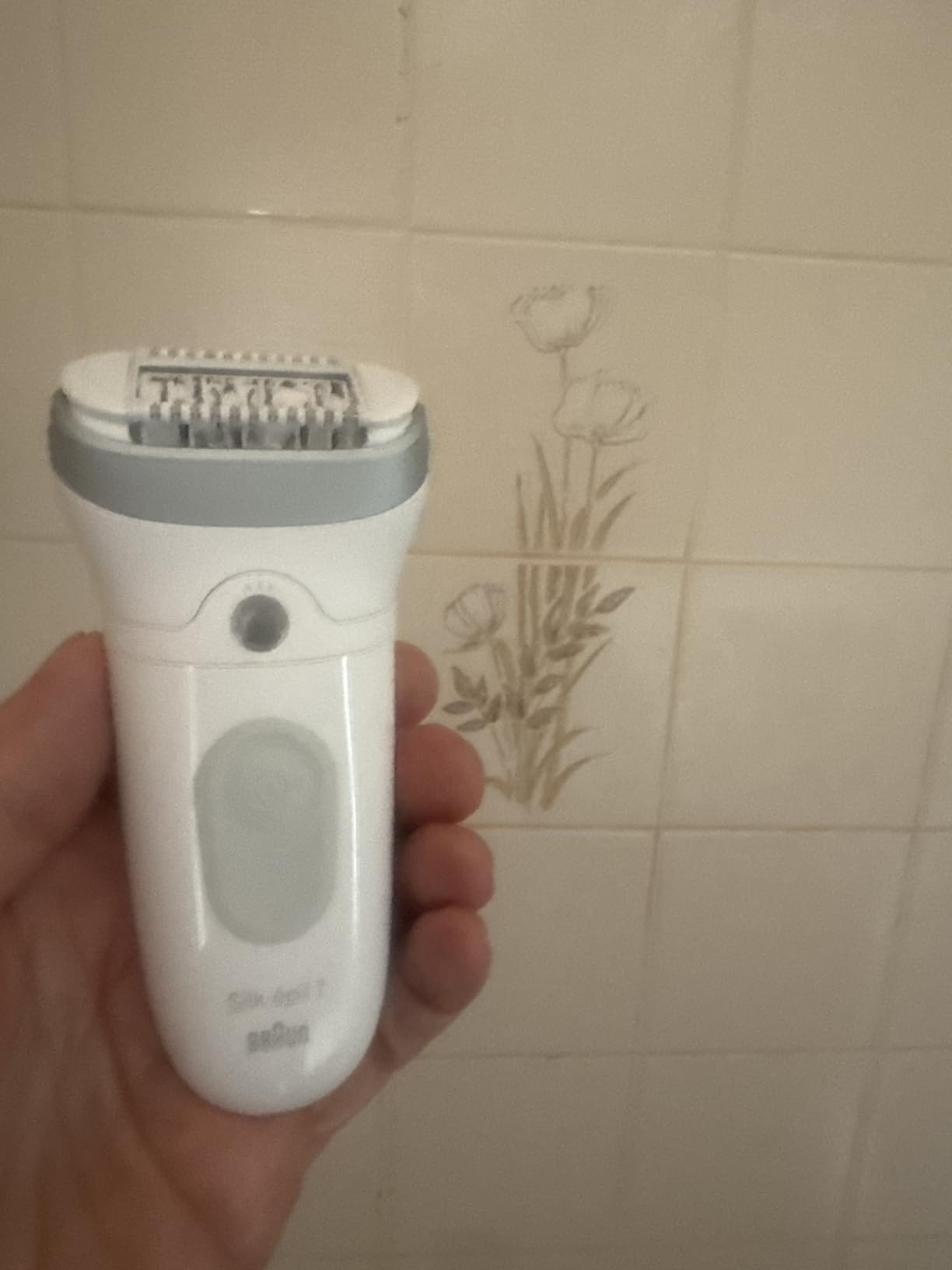 Braun Epilator Silk-épil 7, Hair Removal Device, Women Shaver & Trimmer, Wet and Dry, Wide Head, Includes Shaver Head and Trimmer Comb, SE7-041, Silver customer photo 2