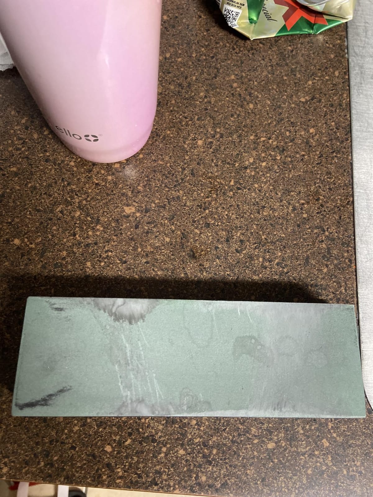 HiramWare Knife Sharpening Stone with Non-slip Rubber Base, 400/1000 Grit Premium Whetstone, Double-Sided Knife Sharpener for Kitchen, Waterstone for Honing Blades Manually customer photo 2