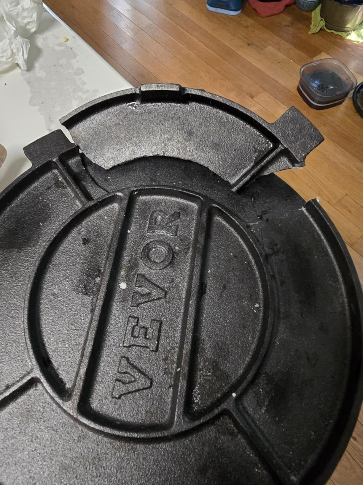 VEVOR Tortilla Press 10 Inch Tortilla and Roti Maker, Cast Iron Heavy Duty Tortilladora Press, Pre-Seasoned Pataconera with 100 Pcs Parchment Paper, Dough Maker for Flour Tortilla, Tawa customer photo 1
