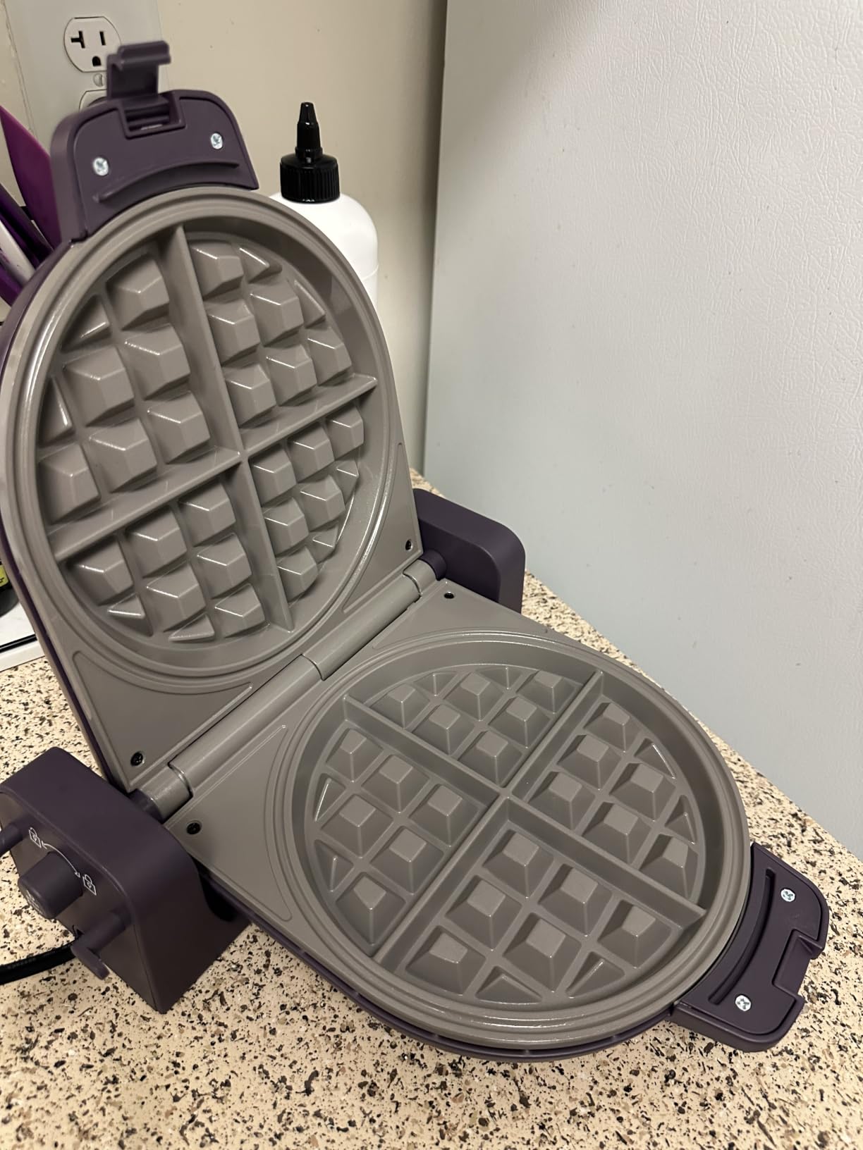 bella Fits-Anywhere Flip-n-Store Non-Toxic, Belgian Waffle Maker, Oatmilk customer photo 2