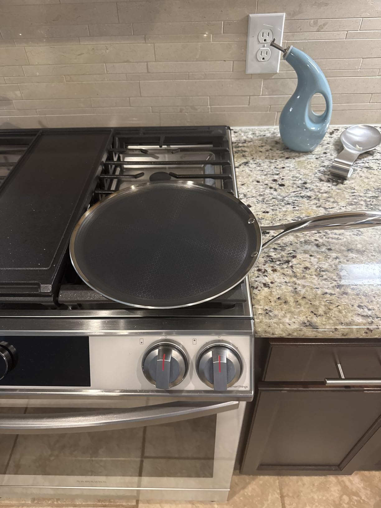 HexClad Double Burner Hybrid Nonstick Griddle Pan, Dishwasher and Oven Safe up to 900°F customer photo 1