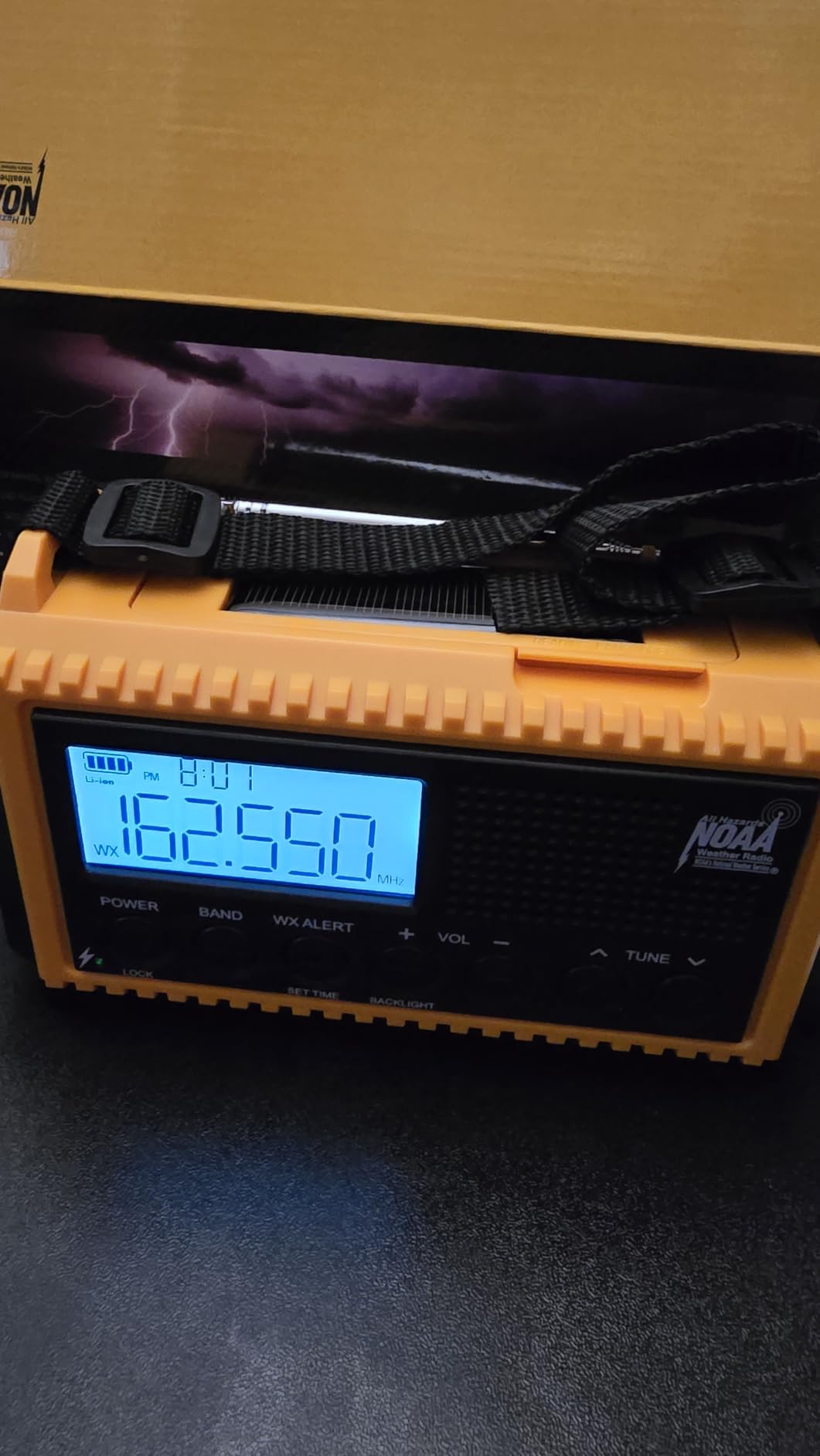 Emergency Radio, 12000mAh/44400mWh Battery Operated Weather Radio, Solar Hand Crank Radio with AM/FM/SW/NOAA Alert, Cell Phone Charger, Type-C Charging, Flashlight and SOS Siren customer photo 2