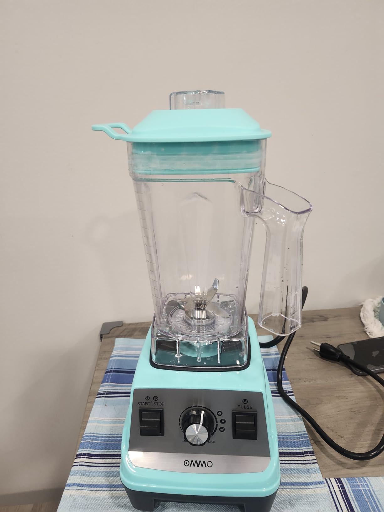 OMMO Blender 1800W, High Speed Countertop Blender with 60oz BPA-Free Jar | Smoothie Maker for Shakes, Nuts, Frozen Fruits customer photo 2