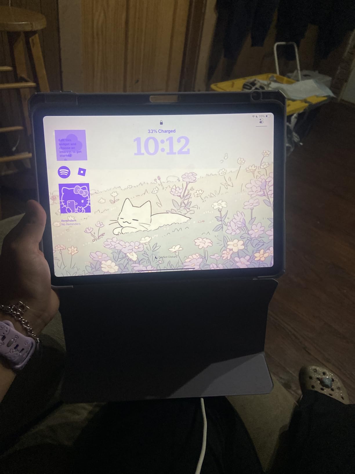 Apple iPad Air 11-inch (M2): Built for Apple Intelligence, Liquid Retina Display, 512GB, 12MP Front/Back Camera, Wi-Fi 6E + 5G Cellular, Touch ID, All-Day Battery Life - Space Gray customer photo 1