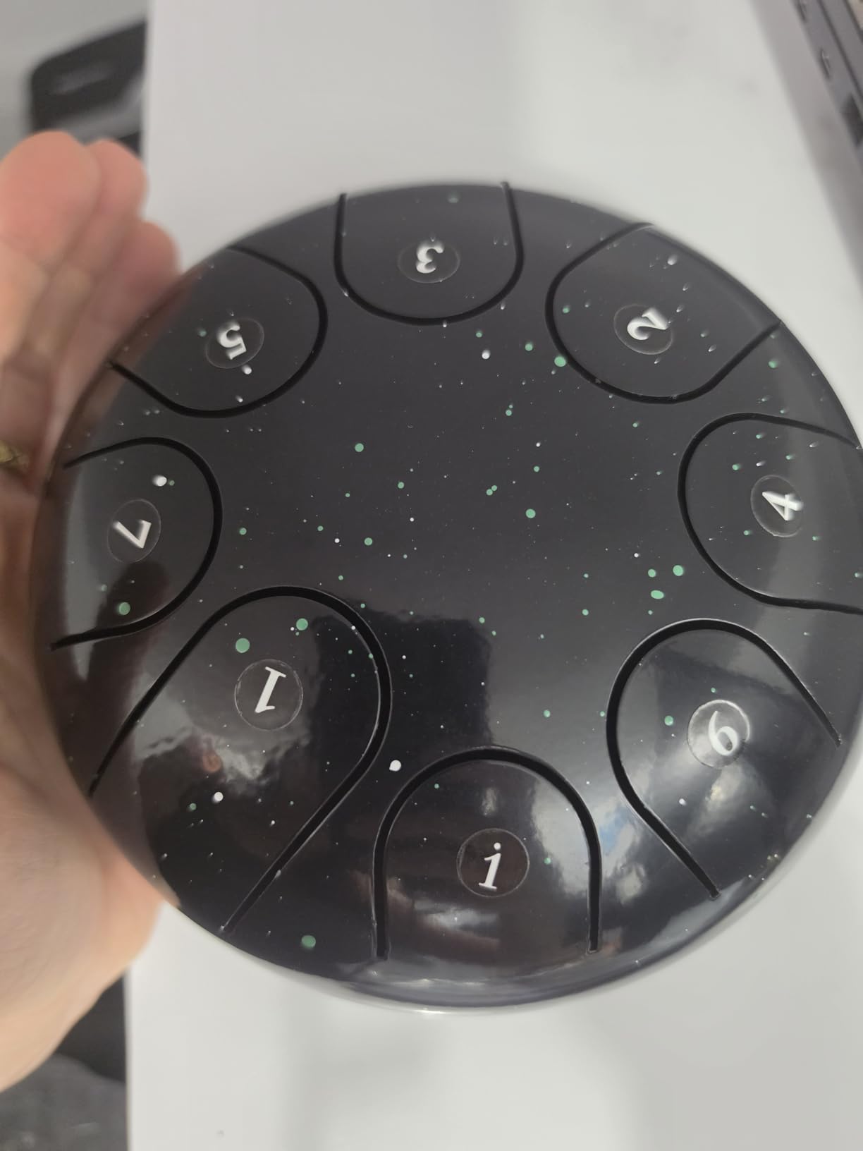ASTEMAN Handpan in D Minor,432hz 22inches with 10 notes, comes with a backpack, courses, finger sleeves, stand, cleaning cloth, and two mallets. customer photo 2