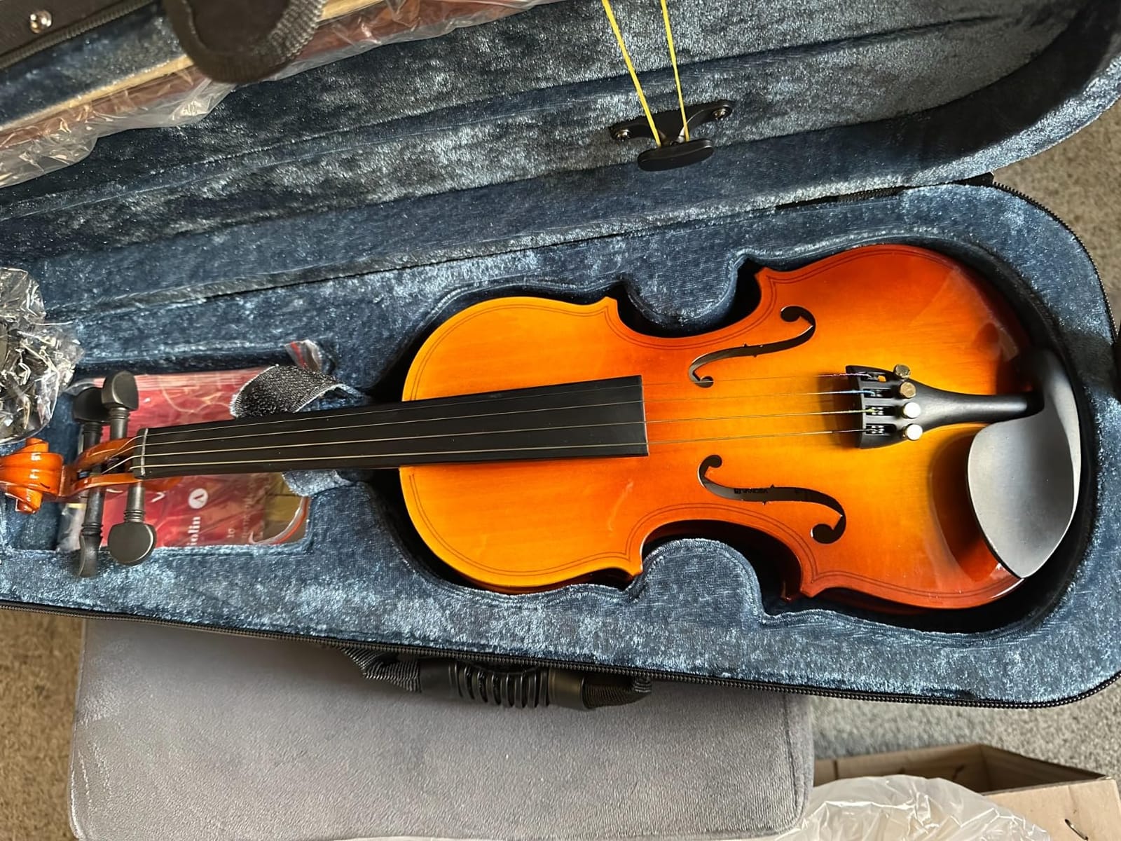 Vangoa Violin 4/4 Full Size Set, Varnish Fiddle Solid Wood for Professional Adults Senior Intermediate Beginners Student Starter Acoustic Violins Kit Outfit with Ebony Fitted, Hard Case, Right Handed customer photo 2