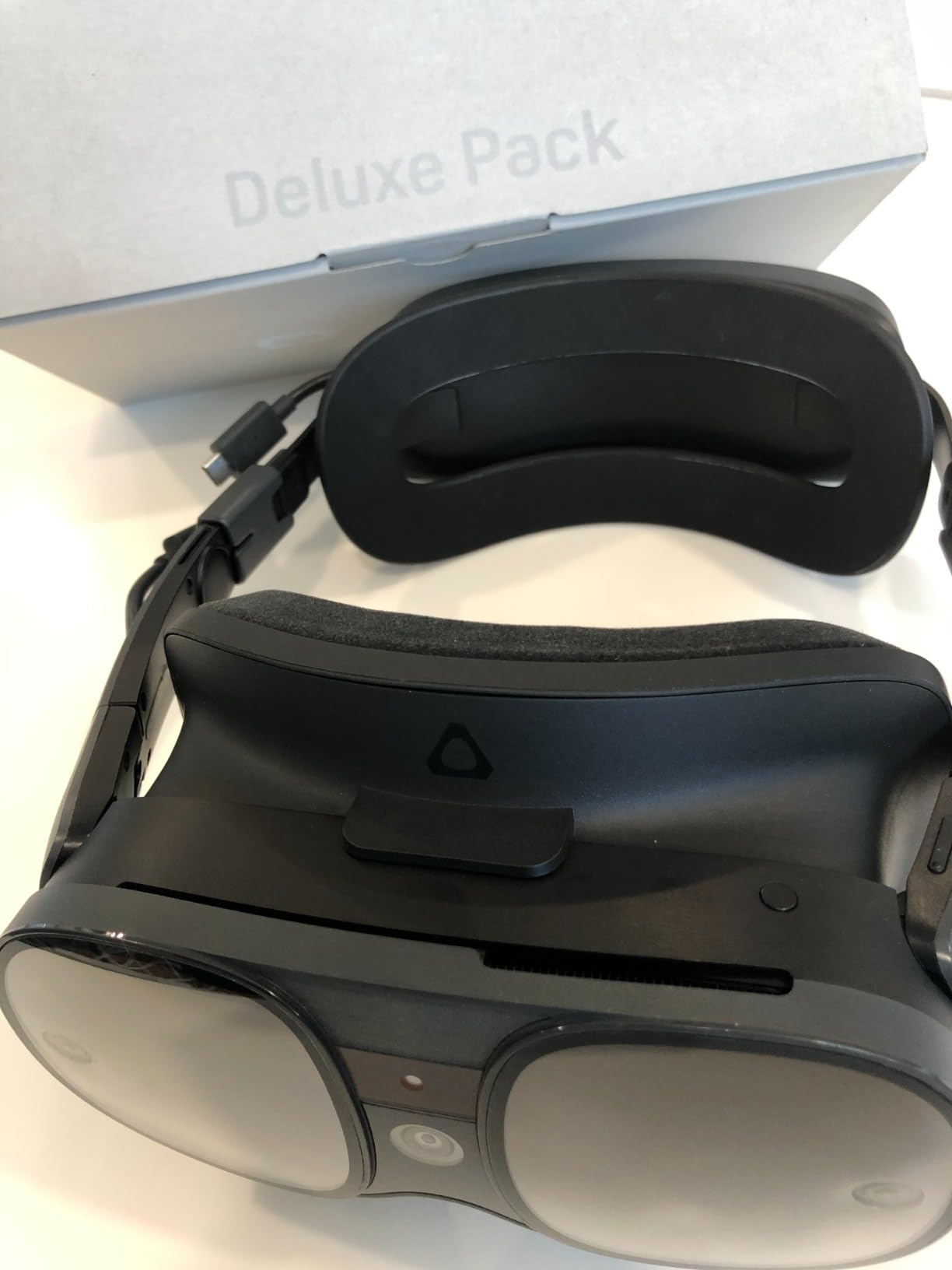 HTC Vive XR Elite with Deluxe Pack - Mixed Reality and PC VR Headset + Controllers customer photo 2