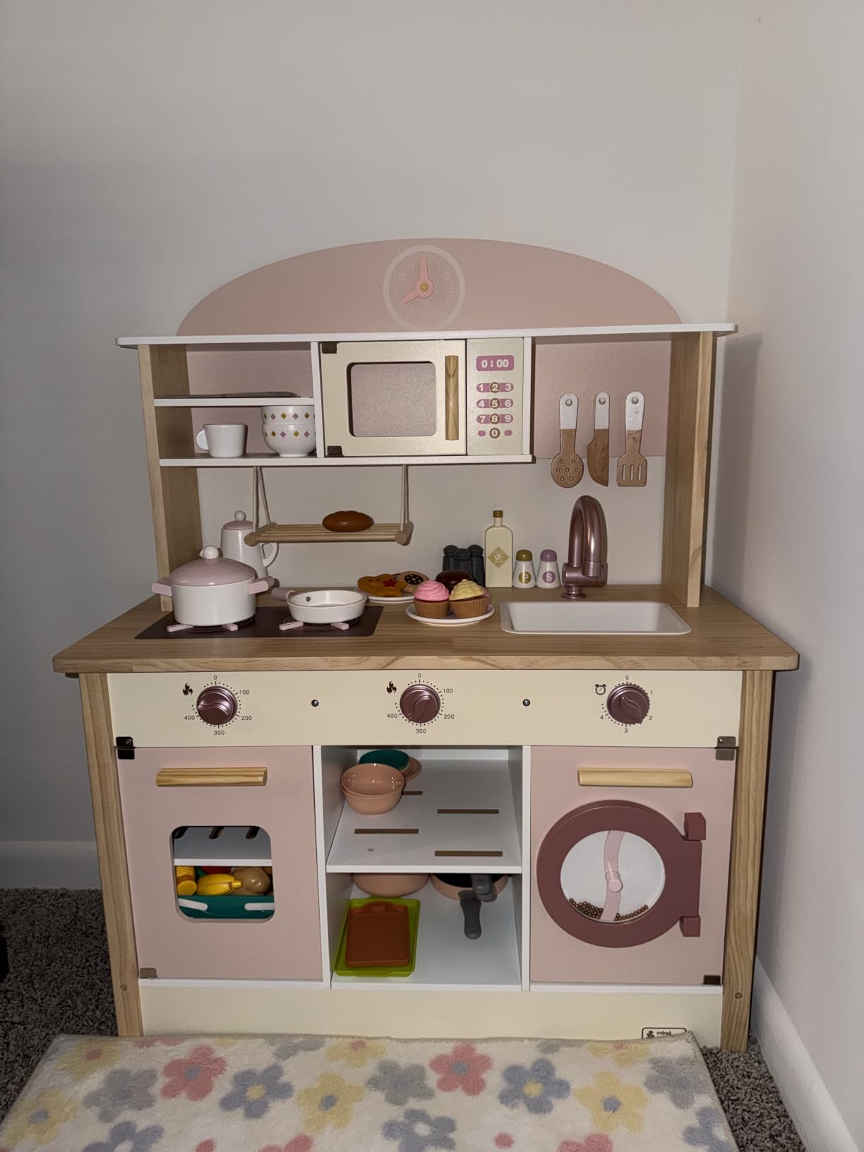 ROBUD Play Kitchen Set, Wooden Play Kitchen with Ice Maker, Fridge, Coffee Machine, Oven, Dishwasher, Microwave, Kitchen Accessories, Toy Kitchen Gift for Boys Girls, 3+ customer photo 2
