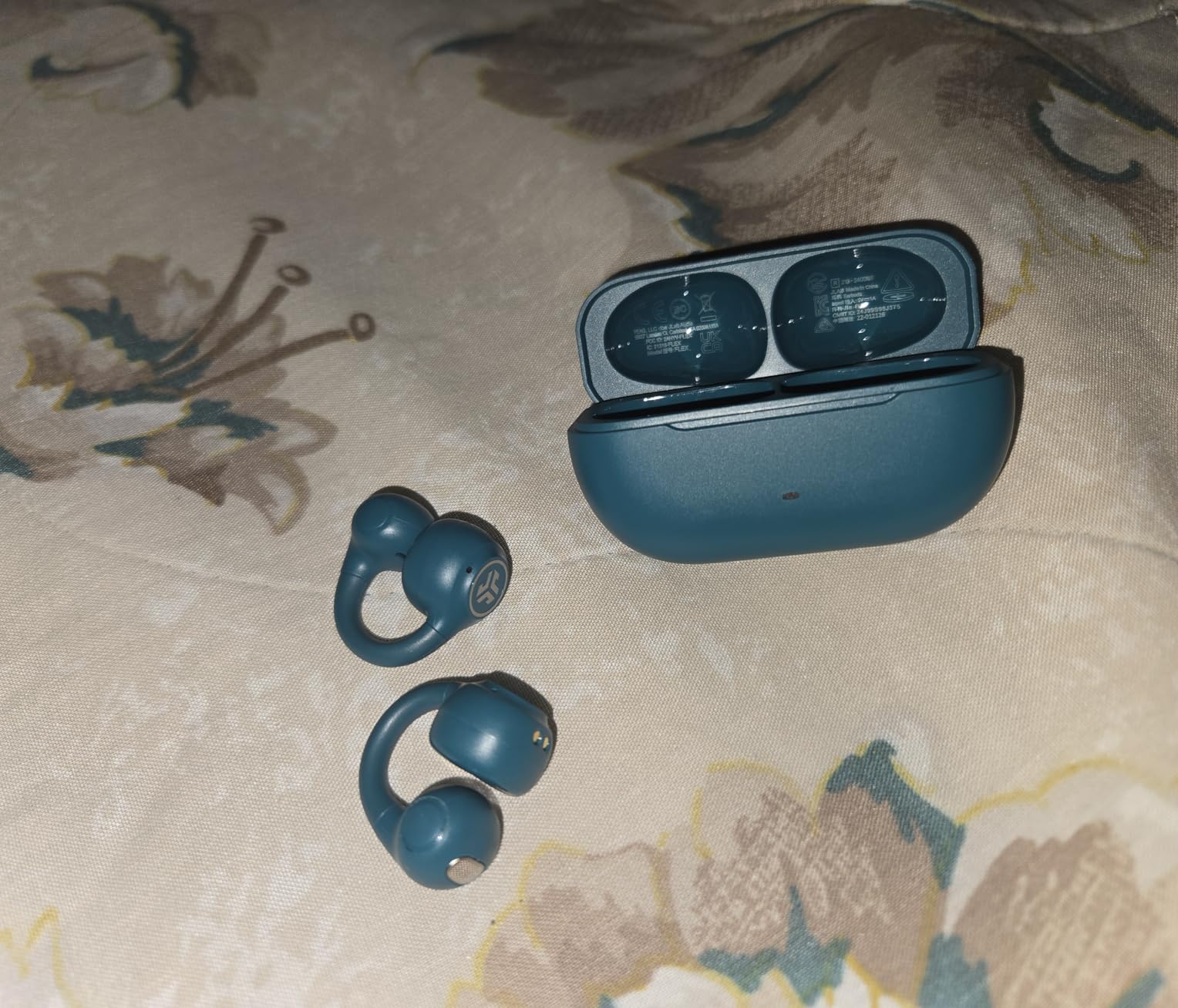 JLab, Flex, Open Ear Earbuds, Clip On Wireless Bluetooth Earbuds, Open Ear Headphones, Black customer photo 1