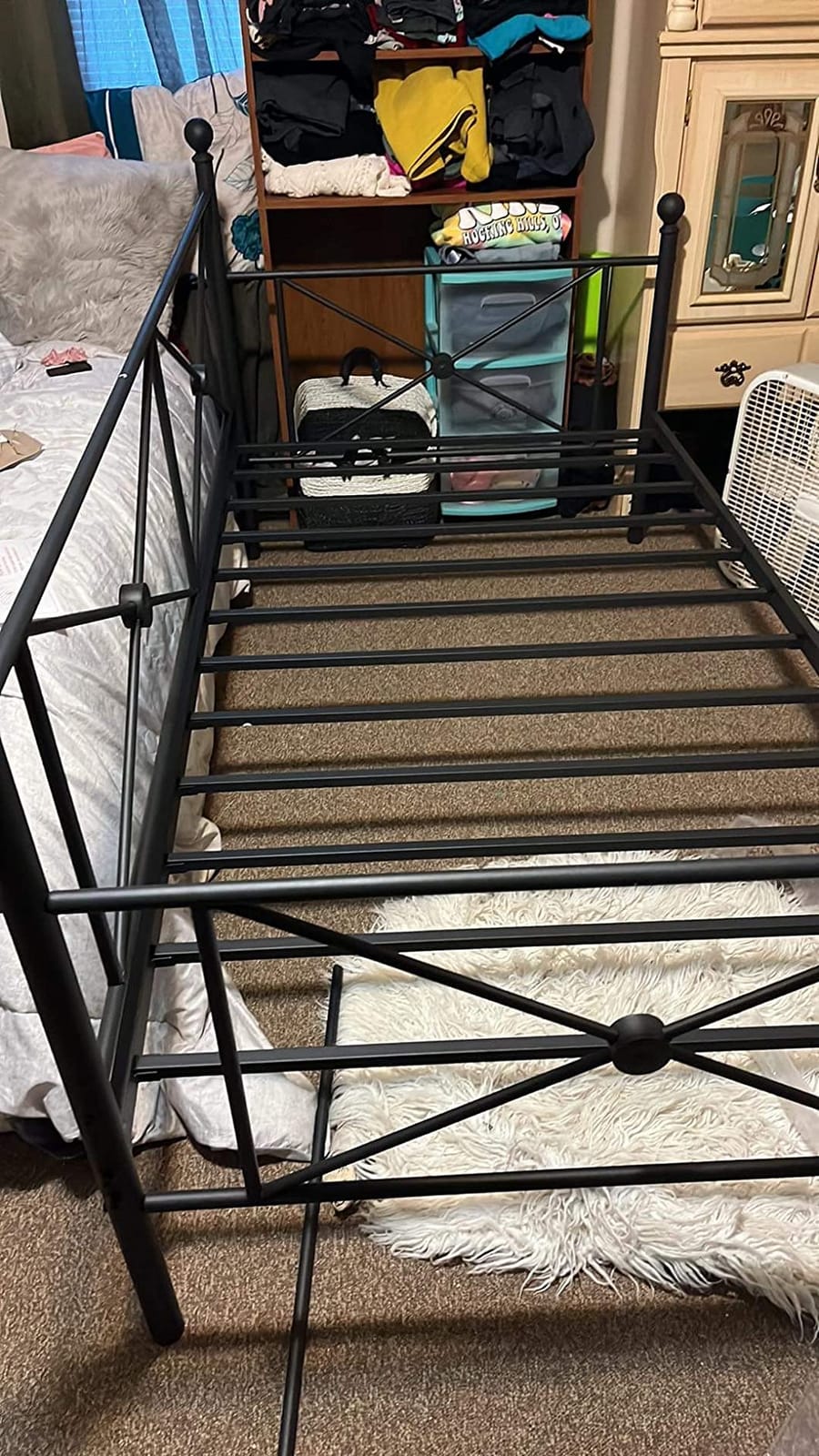 VECELO Daybed Twin Size, Day Bed Frame with Headboard, Heavy-Duty Metal Slats Support Platform for Living Room, Guest Room, Easy Assembly, White customer photo 1