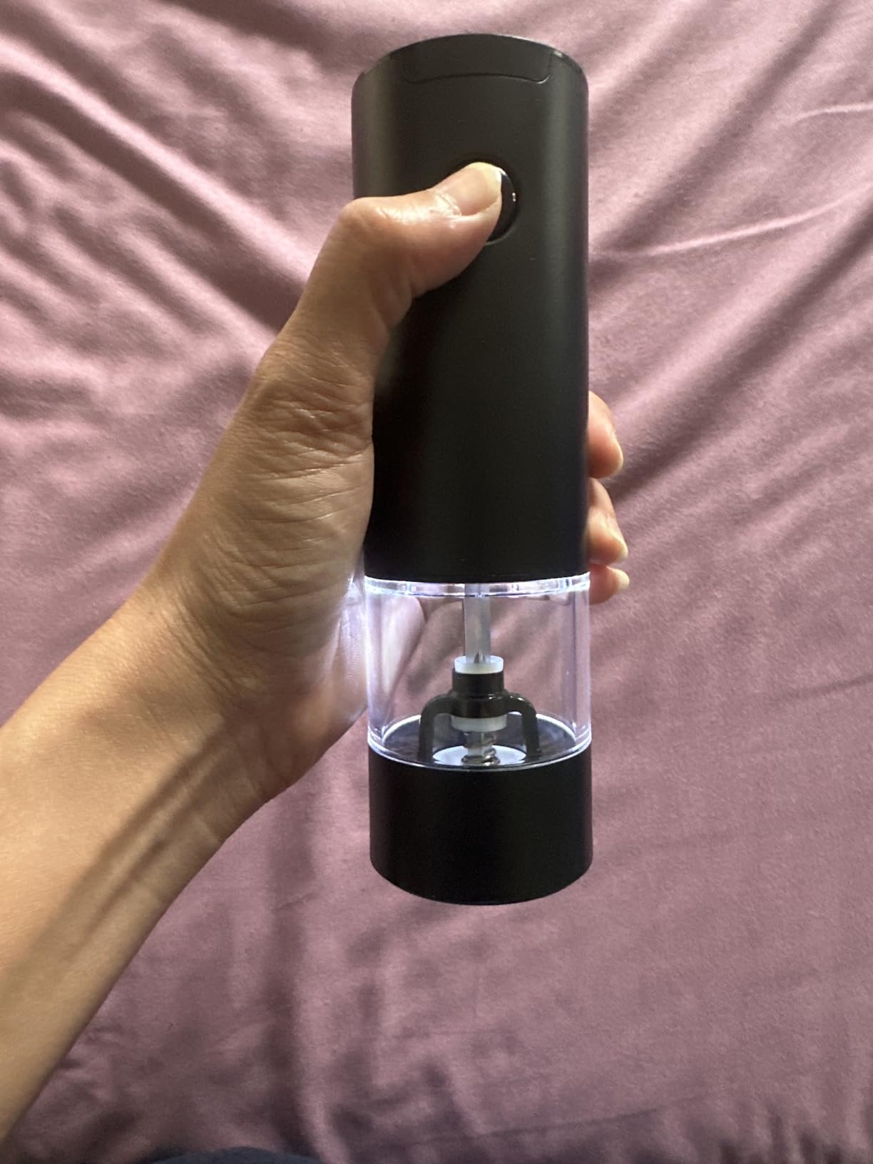 Electric Pepper or Salt Grinder,Adjustable Coarseness Salt & Pepper Mill,With LED Light,Easy to Clean,Battery Powered,One Handed Operation,Kitchen Essential (1 pack/black) customer photo 2