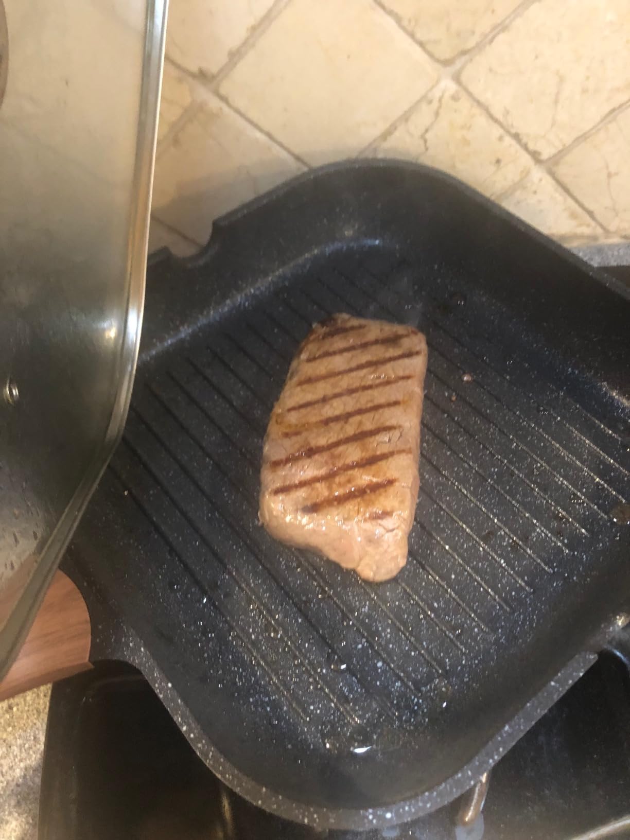 Kordisen Nonstick Grilling Pan with Lid for Stove Tops, 11 Inch Square Grill Pan for Indoor Cooking, Granite Coating Grill Skillet with Pour Spouts, Versatile Griddle, Induction Steak Pan, PFOA Free customer photo 1