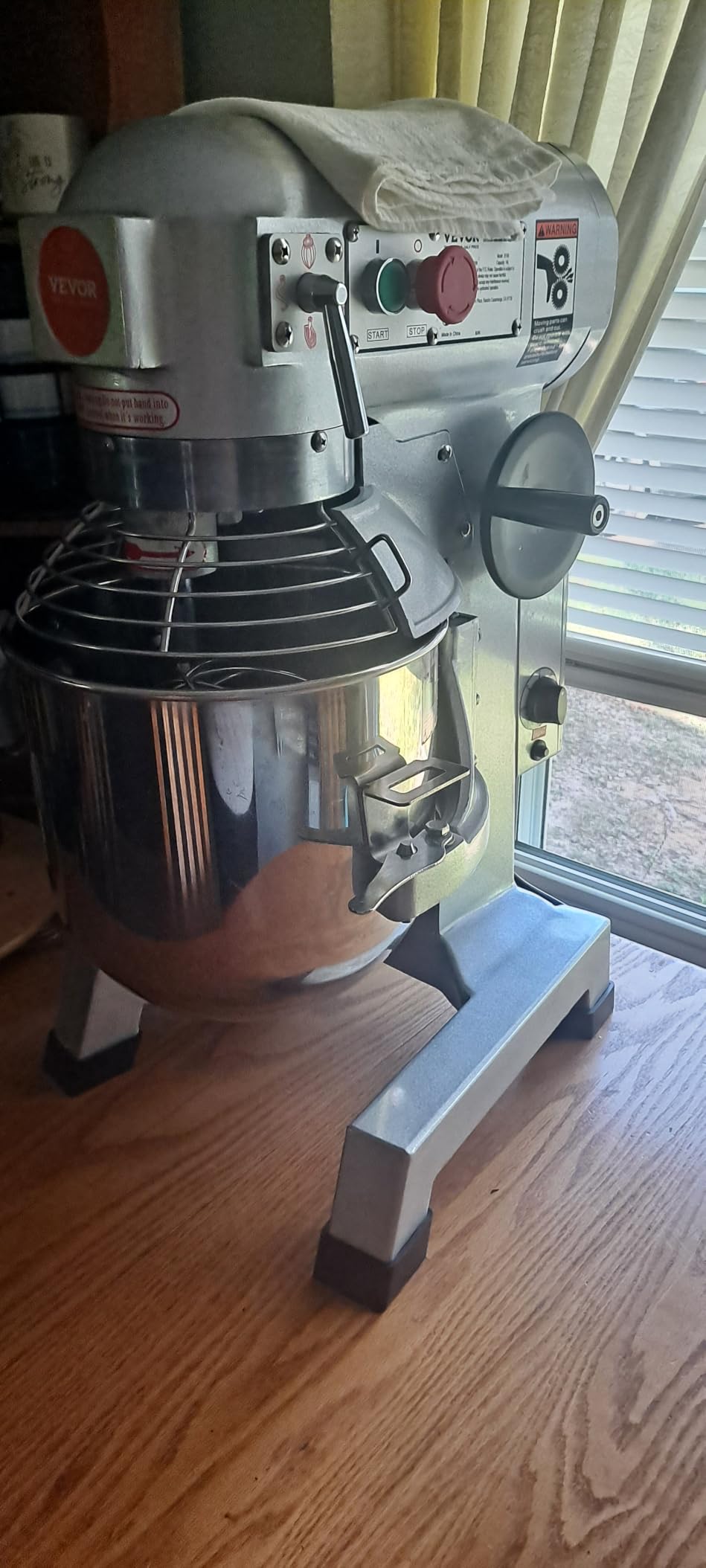 VEVOR Commercial Food Mixer, 15Qt Capacity with Timer, 500W Stainless Bowl Durable Electric Mixer for Commercial Use, 3 Speed Options 113/184/341 RPM, Includes Dough Hook & Whisk customer photo 1