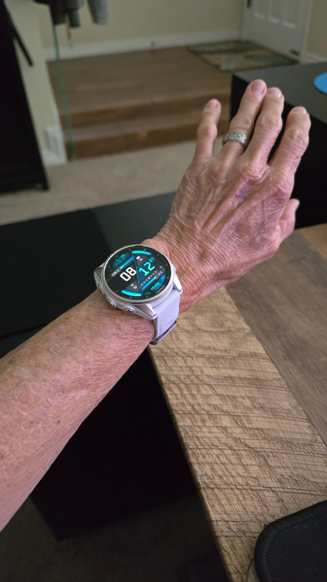 Garmin fēnix® 8, 43mm, Whitestone | Premium Multisport Smartwatch, AMOLED Display, GPS, Built-In Flashlight, Dive-Rated, Built-In Speakers & Mic customer photo 1
