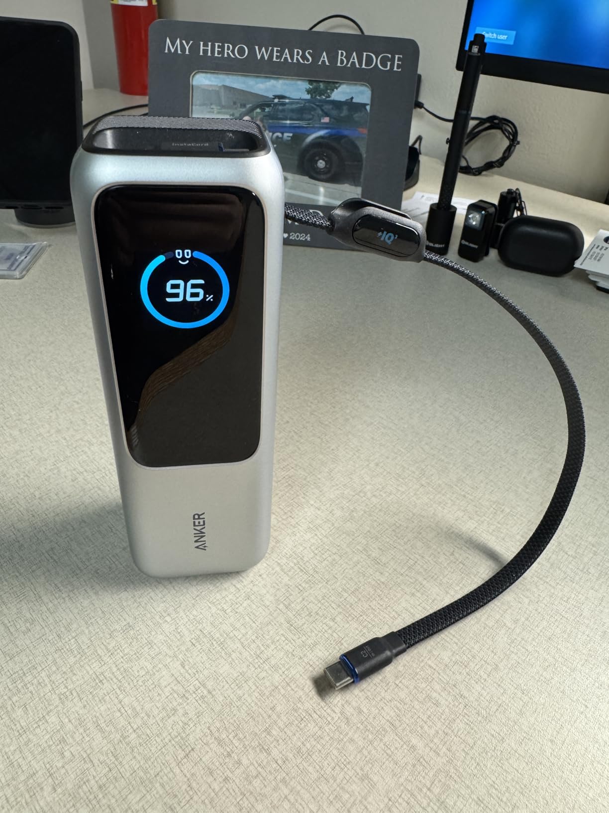 Anker Laptop Power Bank, 25,000mAh Travel Essential with 165W Total Output | 3 USB-C Ports with 100W Max Each, Built-In Retractable Cables, Flight-Ready, for iPhone 17 Series, MacBook, and More customer photo 1