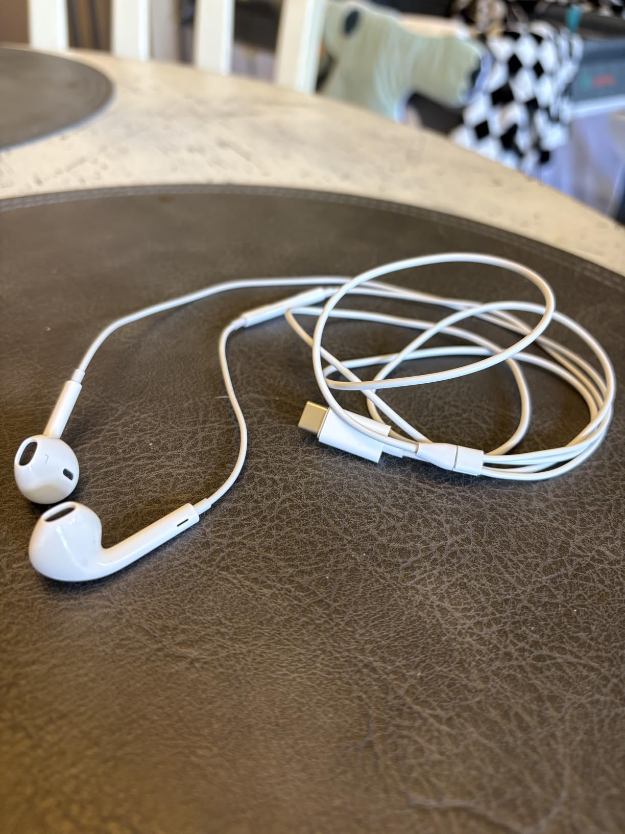 Apple EarPods Headphones with USB-C Plug, Wired Ear Buds with Built-in Remote to Control Music, Phone Calls, and Volume customer photo 1
