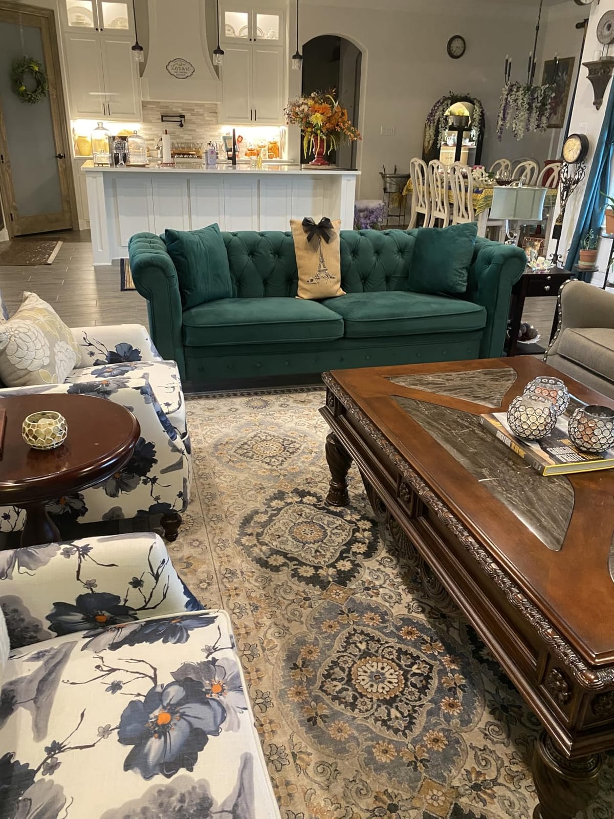 82 Inch Chesterfield Sofa, 23 Inch Deep Seat Velvet Couch for Living Room, Button Tufted Couch with Rolled Arms, 2 Throw Pillows, Comfy Vintage Loveseat Sofa for Apartment, Black customer photo 2