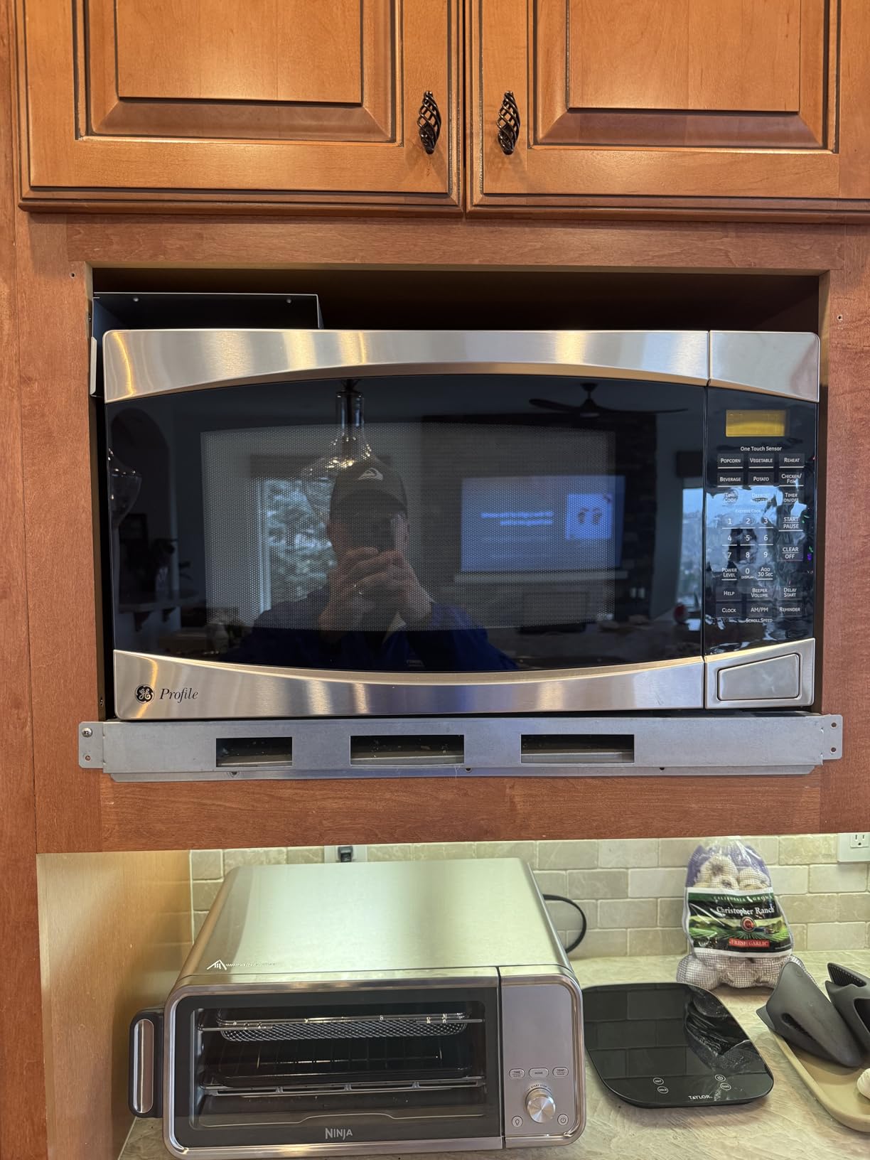 GE Countertop Microwave Oven,1, 200-watt Capacity, 2.0 Cubic Ft., 8 Auto Setting Cooking Settings, Child-Lock Technology, Kitchen Essentials for the Countertop, Dorm Room or Apartment, Stainless Steel customer photo 2