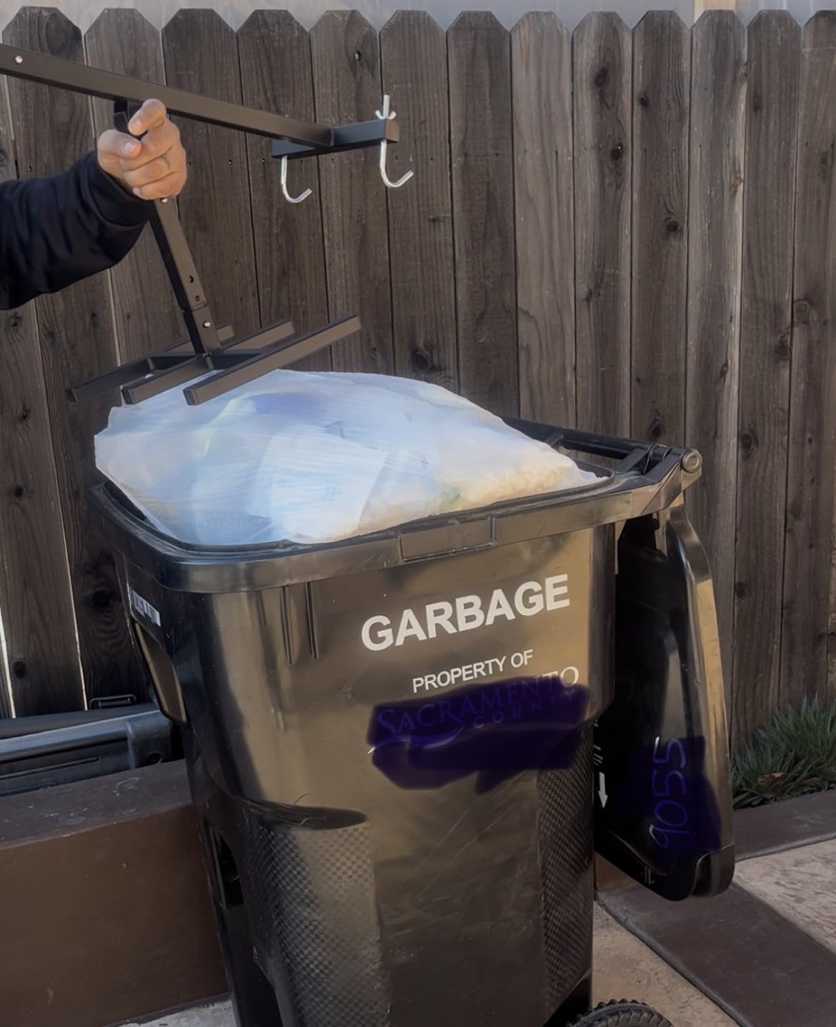 Manual Trash Compactor, Waste Recycling Hand Tool for Outdoor Use, Touchless Bin Compactor for 120-660L Wheelie Bins, Iron Compacting Trash Can customer photo 1