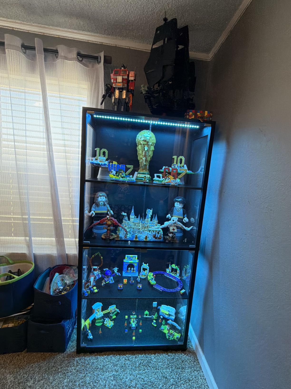 BROTTAR Display Cabinet with Glass Doors, 4-Tier Curio Cabinet with 3 Color Lights for Collectibles, Glass Display Case with Human Body Sensor, Bookcase with 4 Shelves, Storage Cabinets, Black customer photo 1