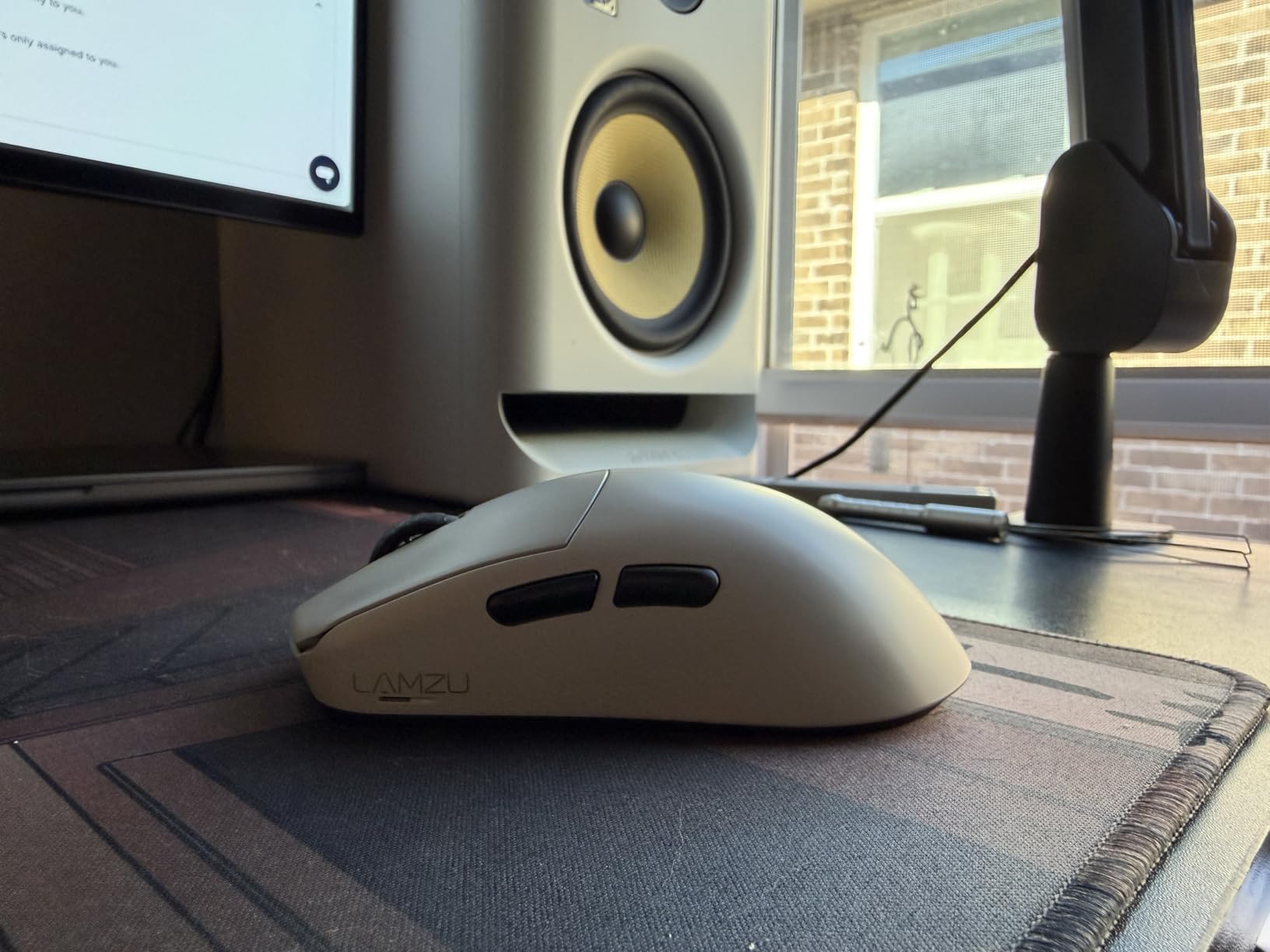Lamzu Maya X Wireless Gaming Mouse, Ultra Lightweight 47g, Optical Switch, Maximum 30000 DPI, MCU Nordic 52840, Dust-Proof Encoder, PAW3950 Sensor, for Medium&Large Hand Gamers (Purple) customer photo 2