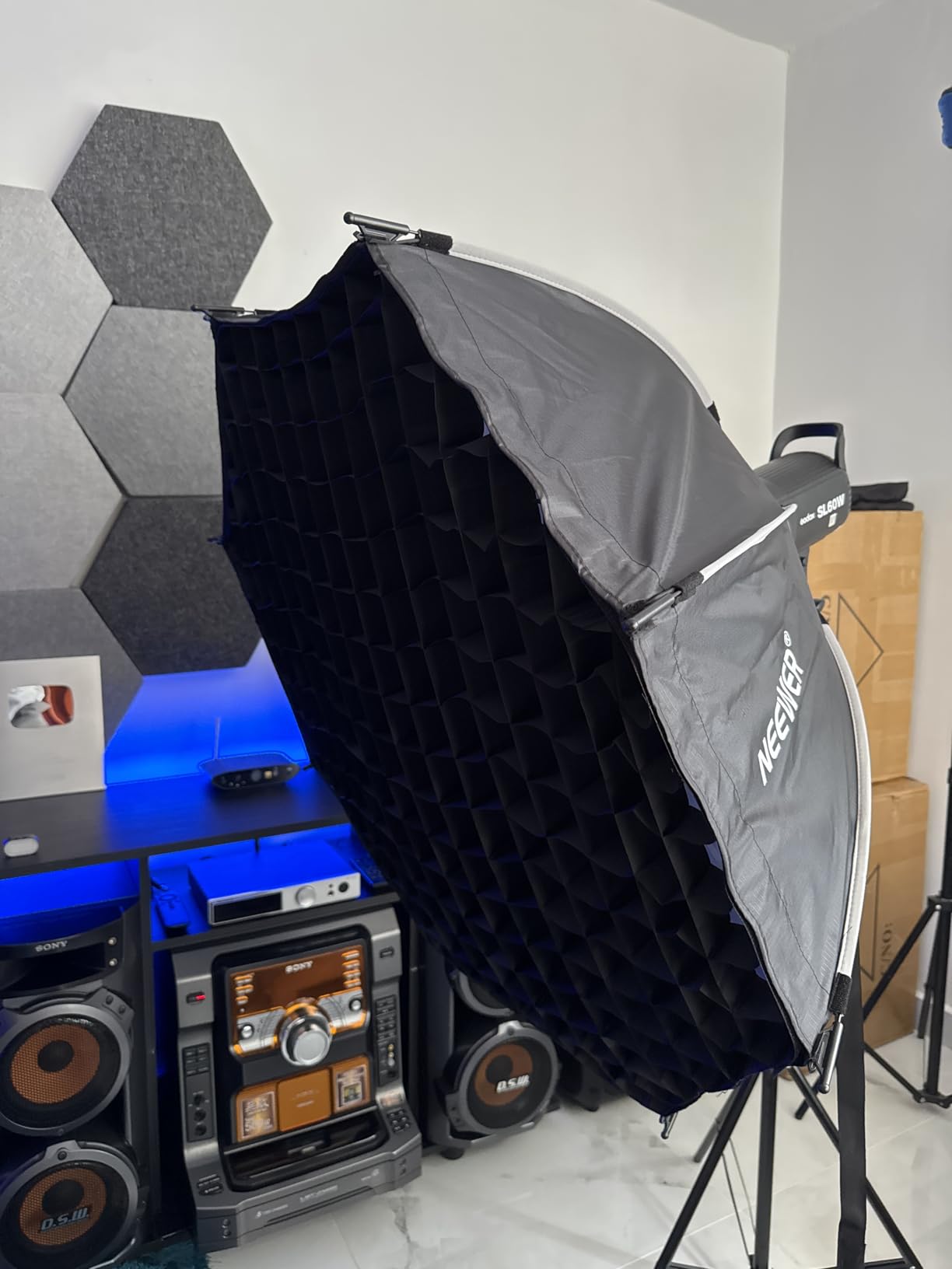 35.4'' Octagonal Softbox, Quick Release Parabolic Soft Box, NS92P | Bowens Mount, Diffusers, Grid, Bag Compatible with Aputure 120d Compatible with Godox SL60w NEEWER Q4 AS600B CB300B Q300 customer photo 2