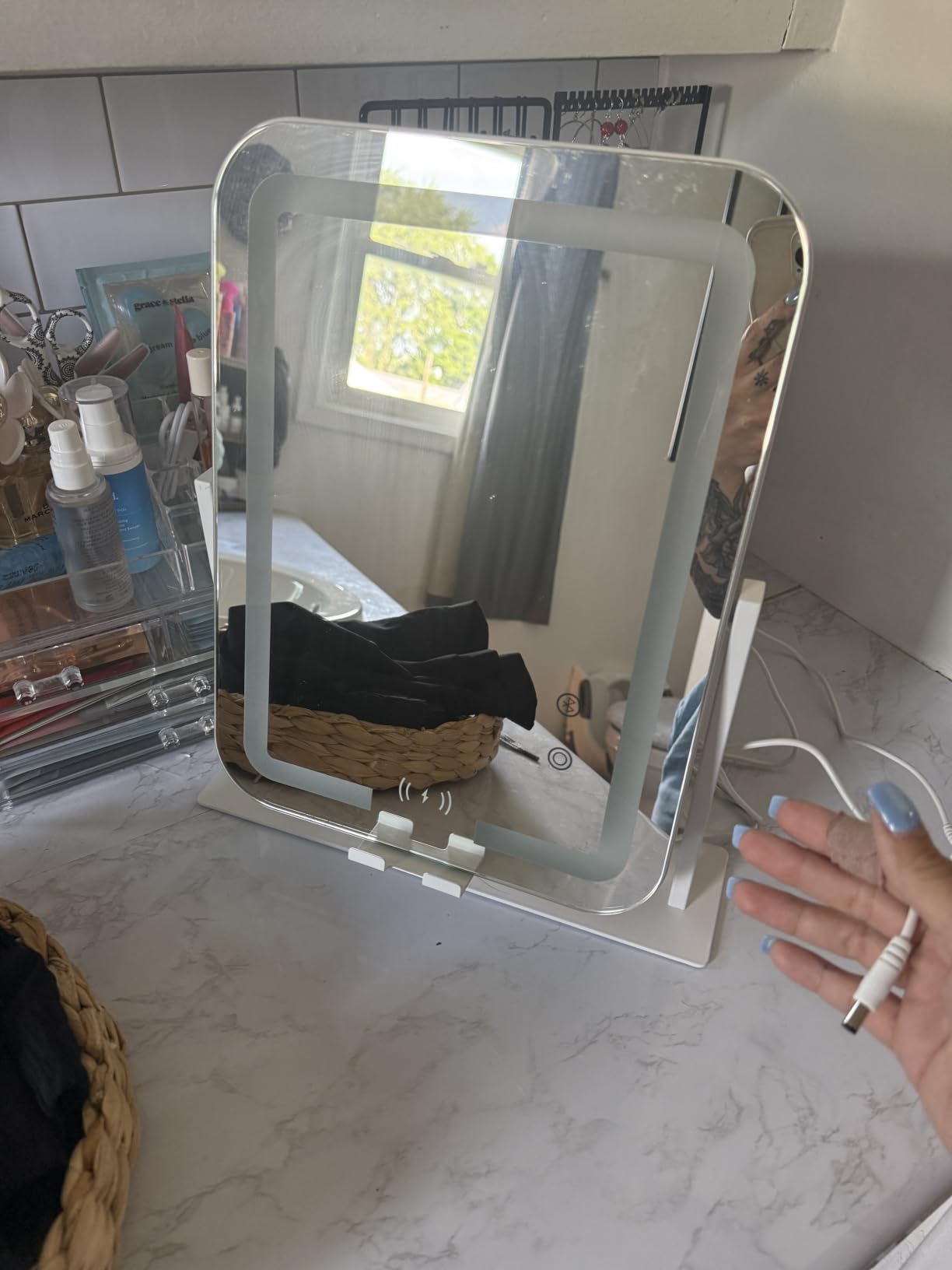 Dripex 5-in-1 Lighted Vanity Mirror with Bluetooth Speaker & Wireless Charging, 15