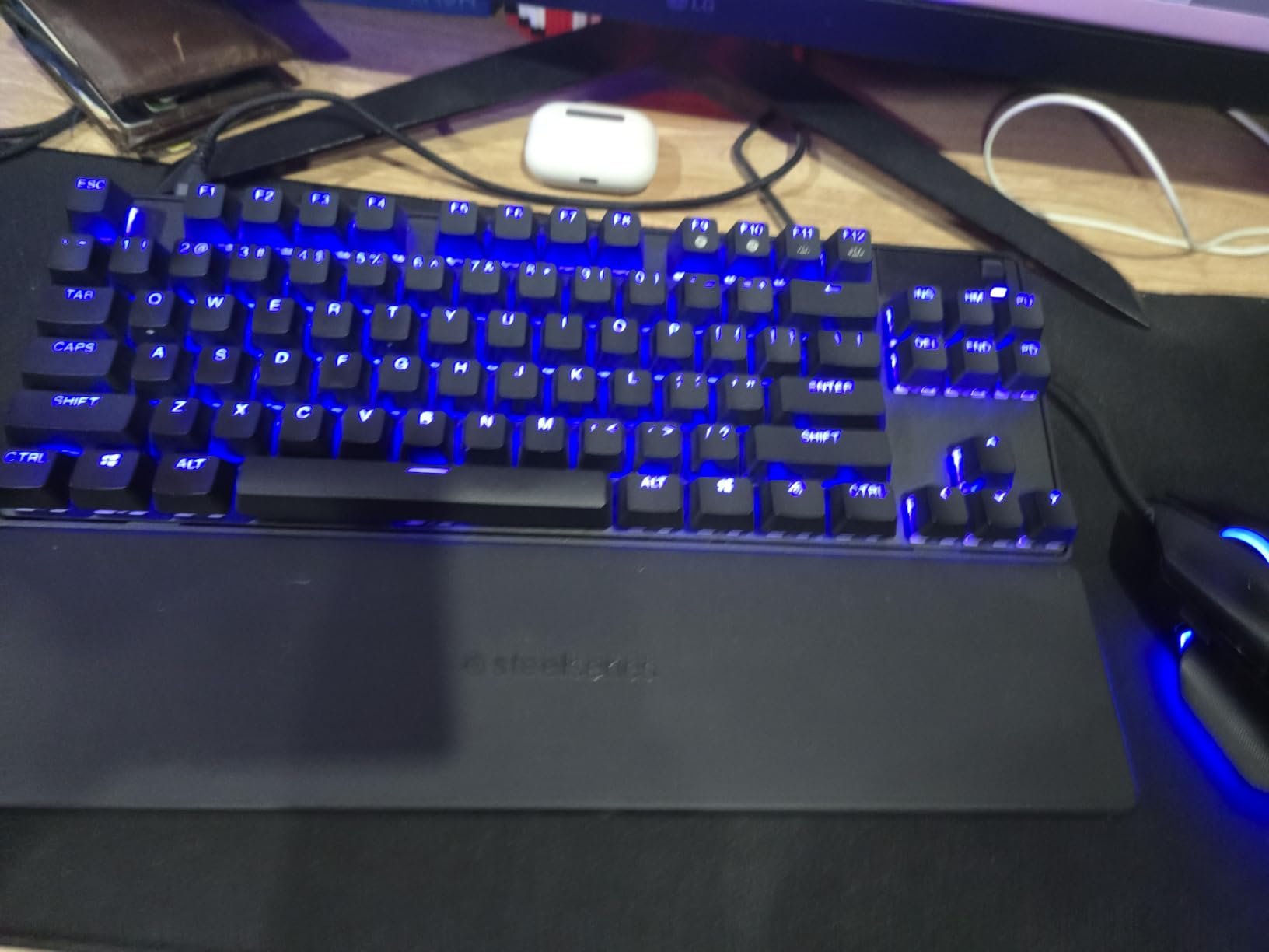 SteelSeries Apex Pro TKL Gen 3 Gaming Keyboard - OmniPoint 3.0 Analog Magnetic Switches, Quickset Auto-Presets (Rapid Trigger, Rapid Tap/SOCD, Protection Mode), OLED, RGB, PBT Keycaps, USB-C, Black customer photo 2