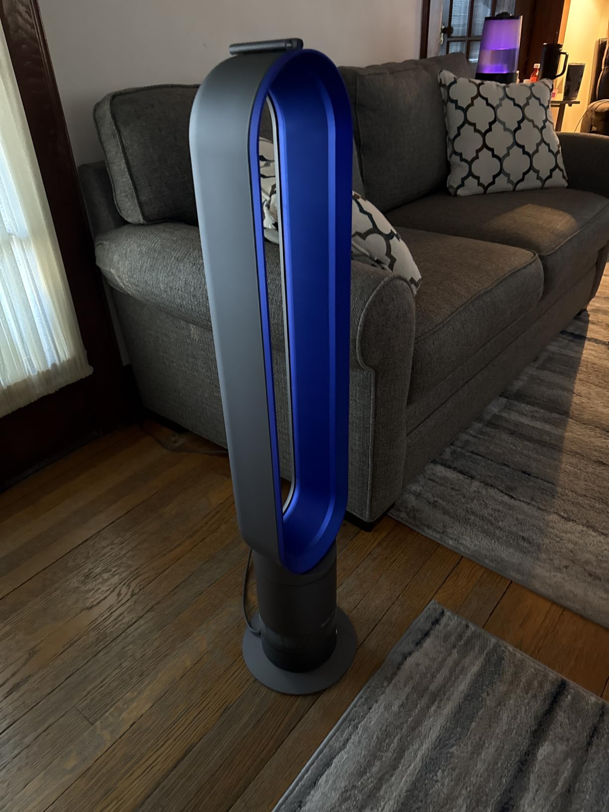 Dyson Cool AM07 Air Multiplier Bladeless Tower Fan, 70° oscillation, 10 levels (Iron/Blue) customer photo 1