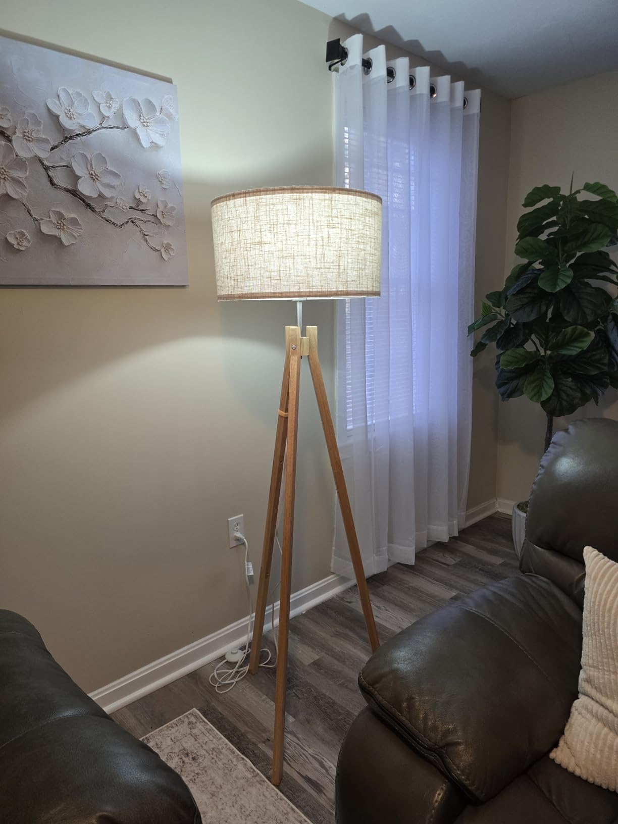 ELYONA Nordic Wood Tripod Floor Lamp, Modern Reading Standing Lamp for Living Room 3 Color Temperatures LED Bulb Included Flaxen Lamp Shade, Boho Natural Wooden floor lamp for Bedroom Office Kids Room customer photo 2