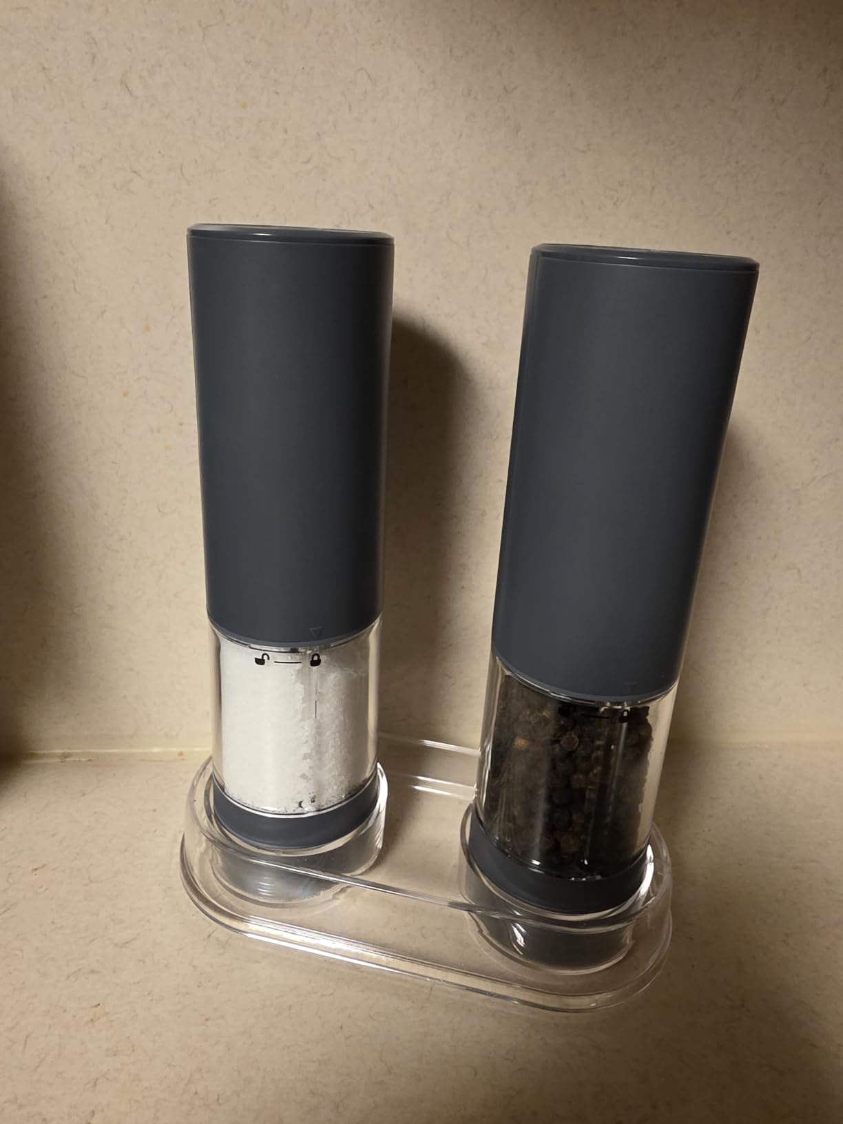 Electric Salt and Pepper Grinder Set Automatic Battery Pepper Mill Shakers Adjustable Coarseness Upgraded Larger Capacity with Led Home and Kitchen Appliances Birthday Gifts for Women Men customer photo 2