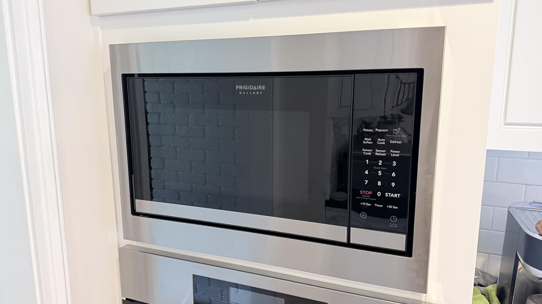 Frigidaire Gallery Series GMBS3068BF 2.2 cu. ft. Built-in Microwave Oven, Trim Kit Sold Separately customer photo 2