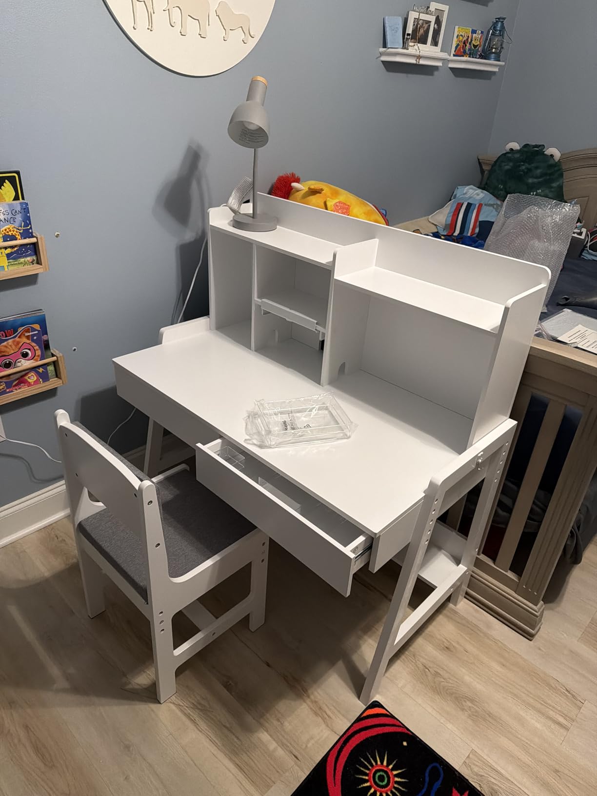 GDLF Kids Study Desk and Chair Set, Adjustable Children Study Table with Chair, Kids Wooden Desk with Hutch, Drawers, Book Stand, Whiteboard and Fabric Storage Bag for 5-12 Years Old customer photo 1