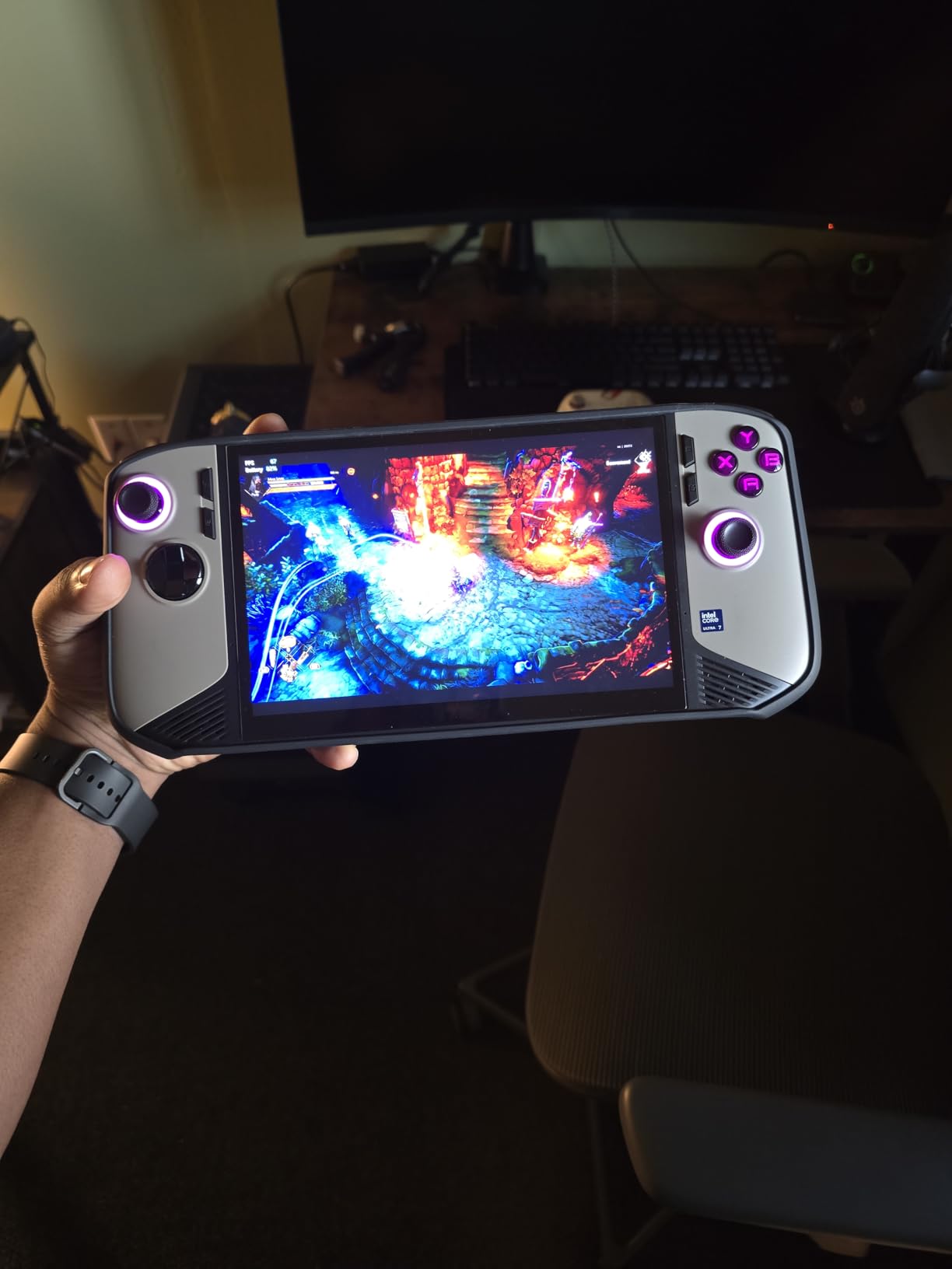 MSI Claw PC Gaming Handheld: Intel Ultra 7-258V, 8