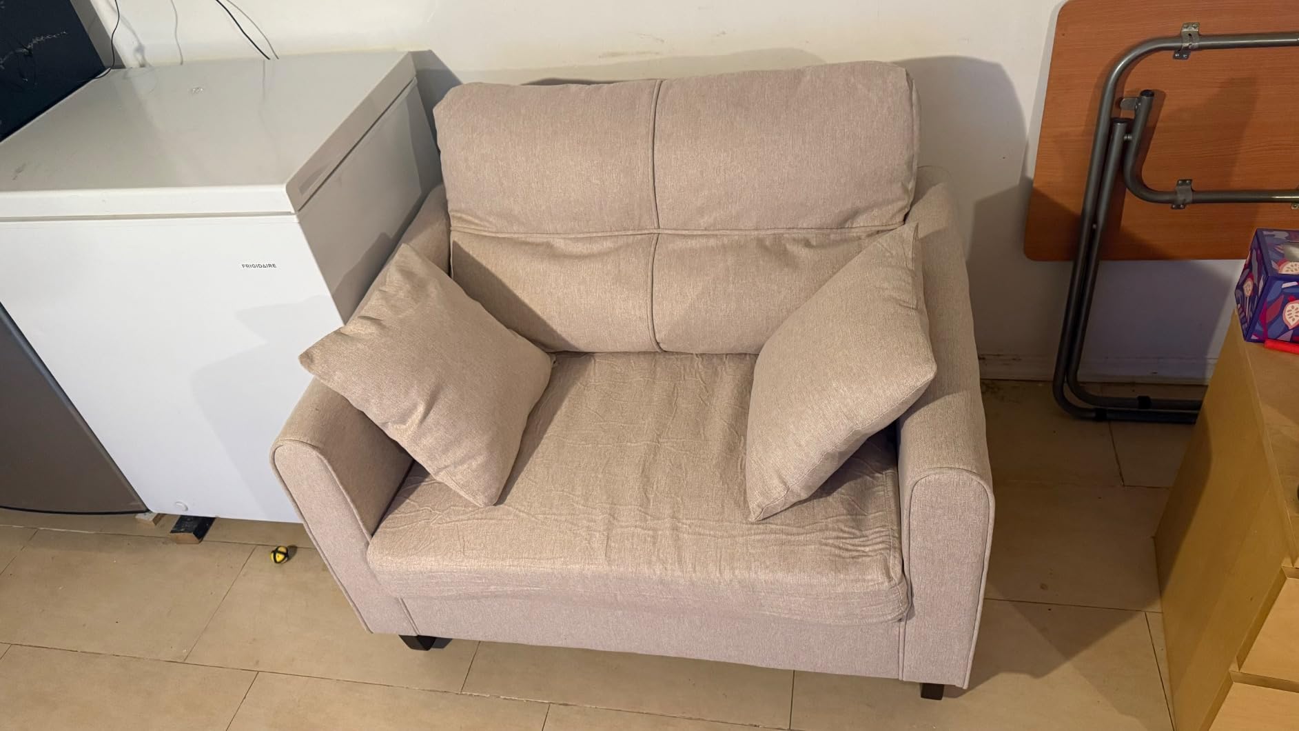 Upholstered Oversize Rocking Chair, Nursery Rocking Chair with High Back and Side Pocket USB Port, Double Wide Rocker Armchair with Rubber Wood Legs for Living Room, Bedroom, Nursery, Beige customer photo 1