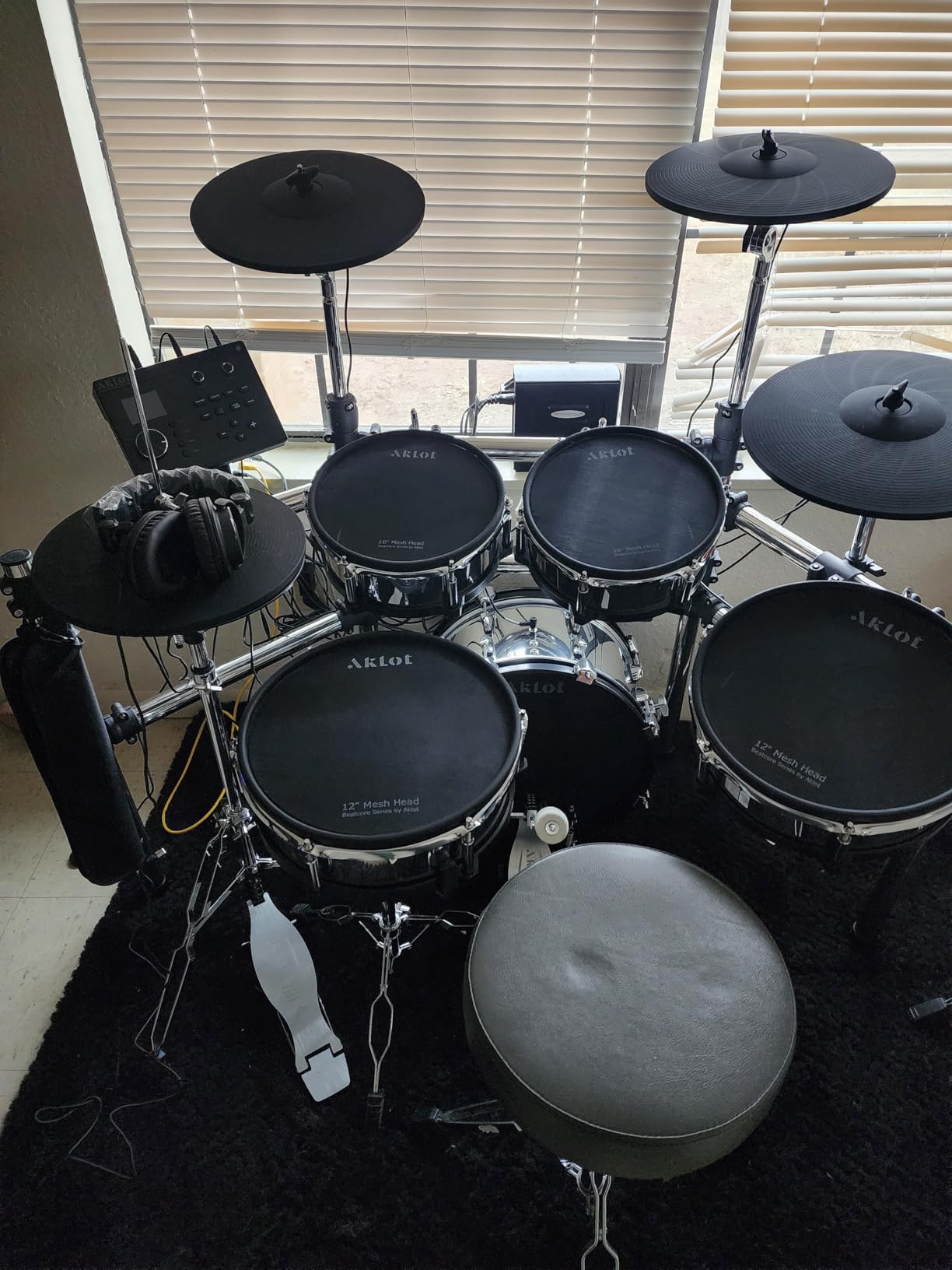 AKLOT Acoustic-Style Electric Drum Set: Independent 16'' Wooden Bass Drum and 12'' Snare, Triple-Zone Ride Cymbal, Standalone Hi-Hat, Full Mesh Pads, 460 Sounds, USB MIDI, Throne, Sticks, Black customer photo 2
