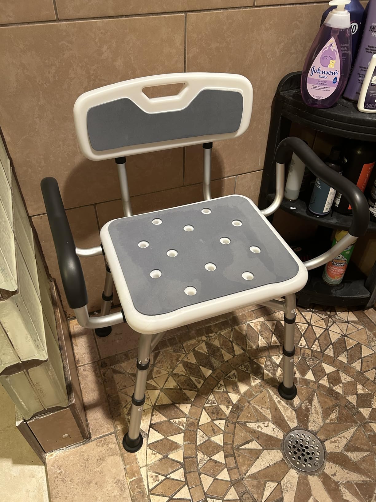BRITULIF Adjustable Shower Chair with Arms & Back, Stable Heavy Duty 550lbs Safety Bathtub Seat with Non-Slip Feet, Rust-Resistant Aluminum Frame & Tool-Free Assembly for Elderly & Disabled customer photo 1