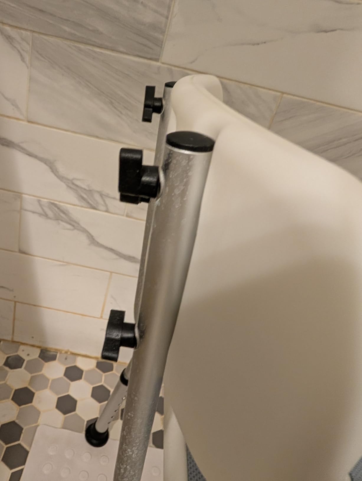 BRITULIF Adjustable Shower Chair with Arms & Back, Stable Heavy Duty 550lbs Safety Bathtub Seat with Non-Slip Feet, Rust-Resistant Aluminum Frame & Tool-Free Assembly for Elderly & Disabled customer photo 2