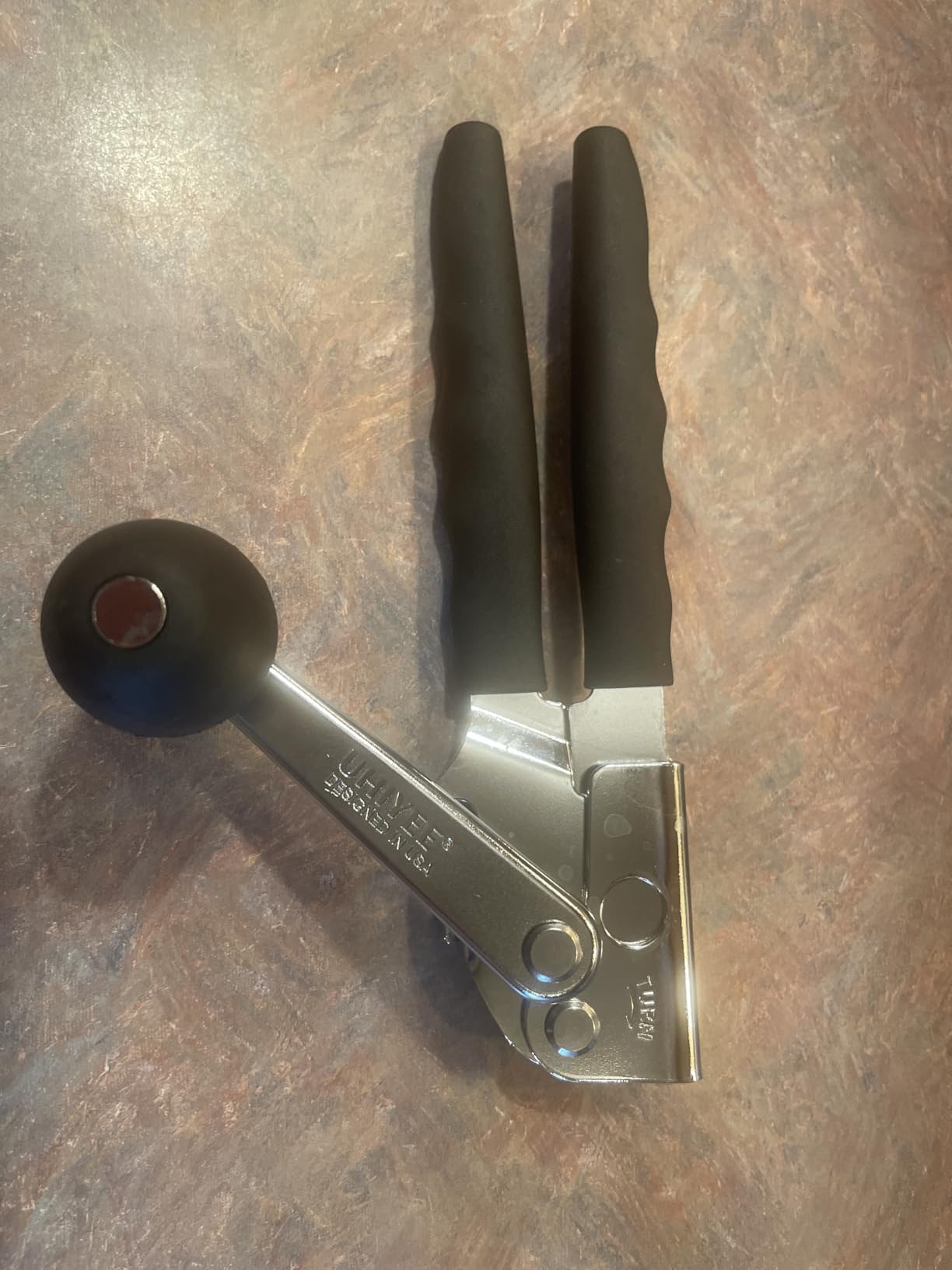 UHIYEE Commercial Can Opener Heavy Duty, Hand Crank for Large Cans, Black | Manual Can Opener, High-Carbon Blade, Extra-Long Handle, Oversize Knob, Built-in Magnet & Bottle Opener, For #10 Cans customer photo 2