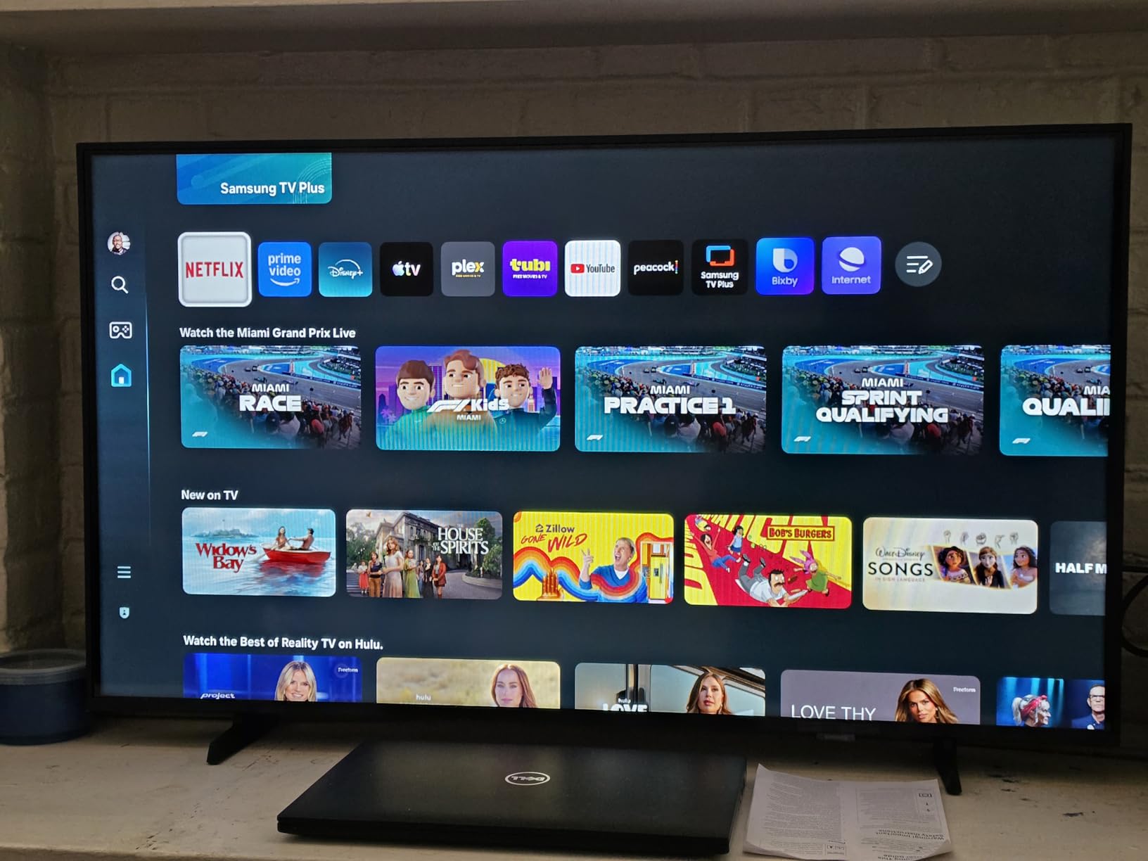 SAMSUNG 40-Inch Class Full HD F6000 Smart TV (2025 Model) HDR customer photo 1
