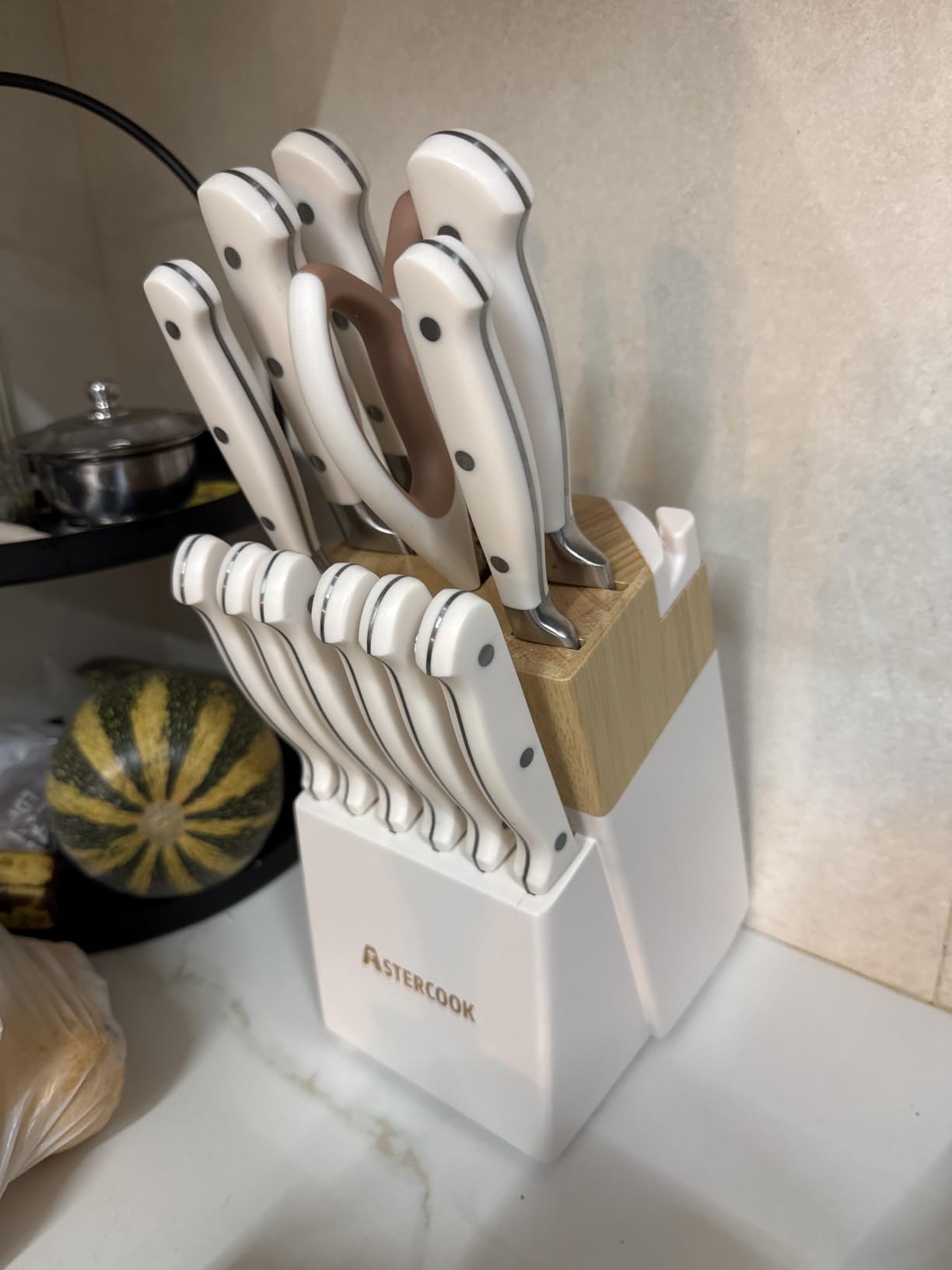 Astercook Kitchen Knife Set with Block 14-Piece Full Tang Stainless Steel Knives with Sharpener Dishwasher Safe and Anti-Slip Ergonomic Handle Utensils Set customer photo 1