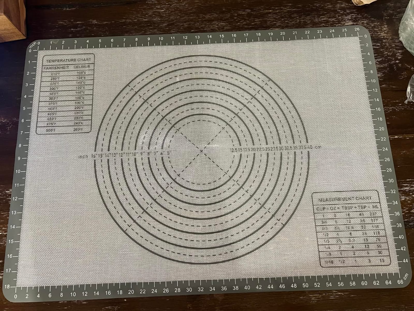 Amazon Basics Nonstick Silicone Pastry Baking Mat with Measurements, BPA-Free, Oven-Safe, Extra Large 20 x 28 in customer photo 1