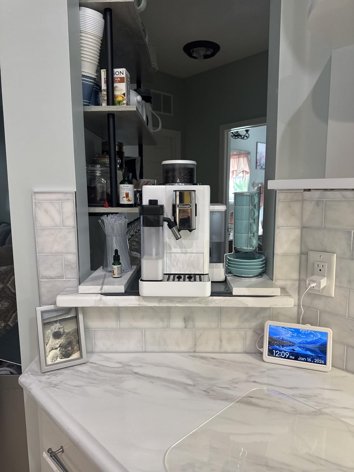 De'Longhi Rivelia Automatic Espresso Machine, Milk Frother, White customer photo 2