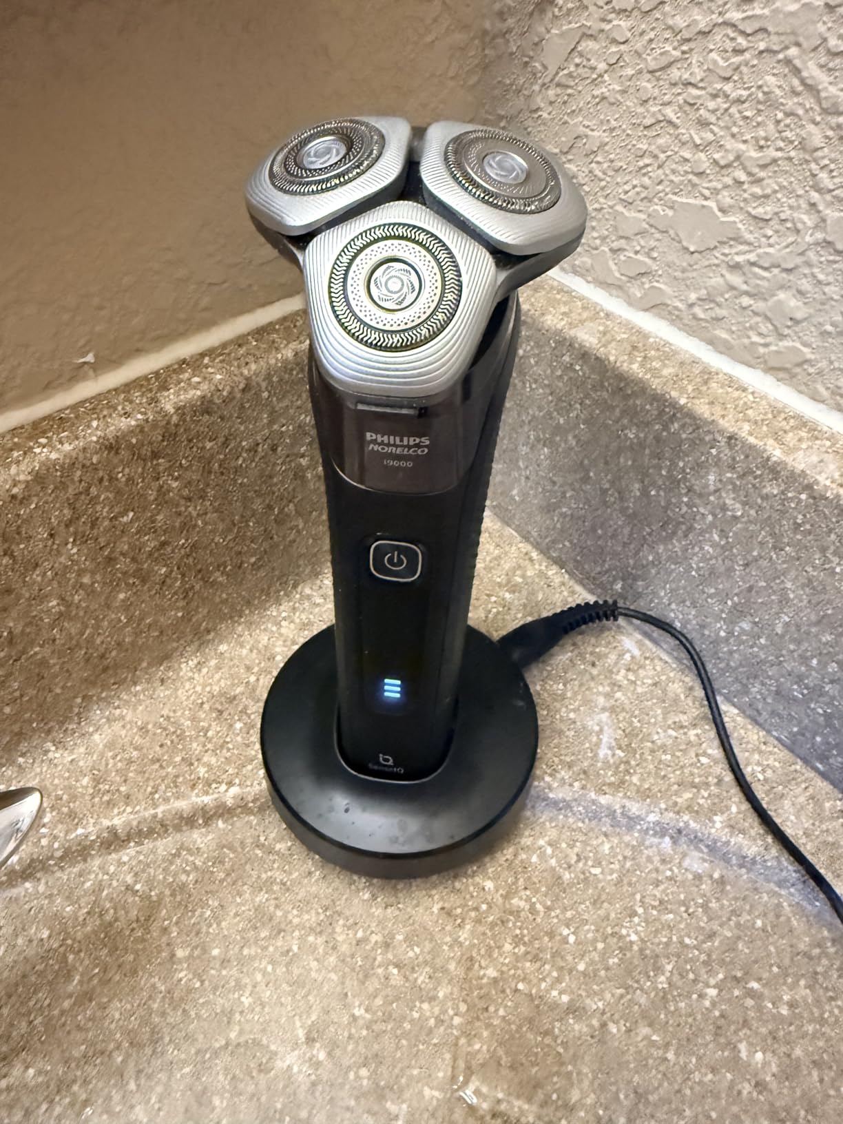 Philips Norelco Shaver i9000, Wet & Dry Electric Shaver, Ink Black, SenseIQ Technology, Triple Lift & Cut System, 360 Rotating Dual SteelPrecision Precision Blades, Nose Trimmer, Model X9000/90 customer photo 1