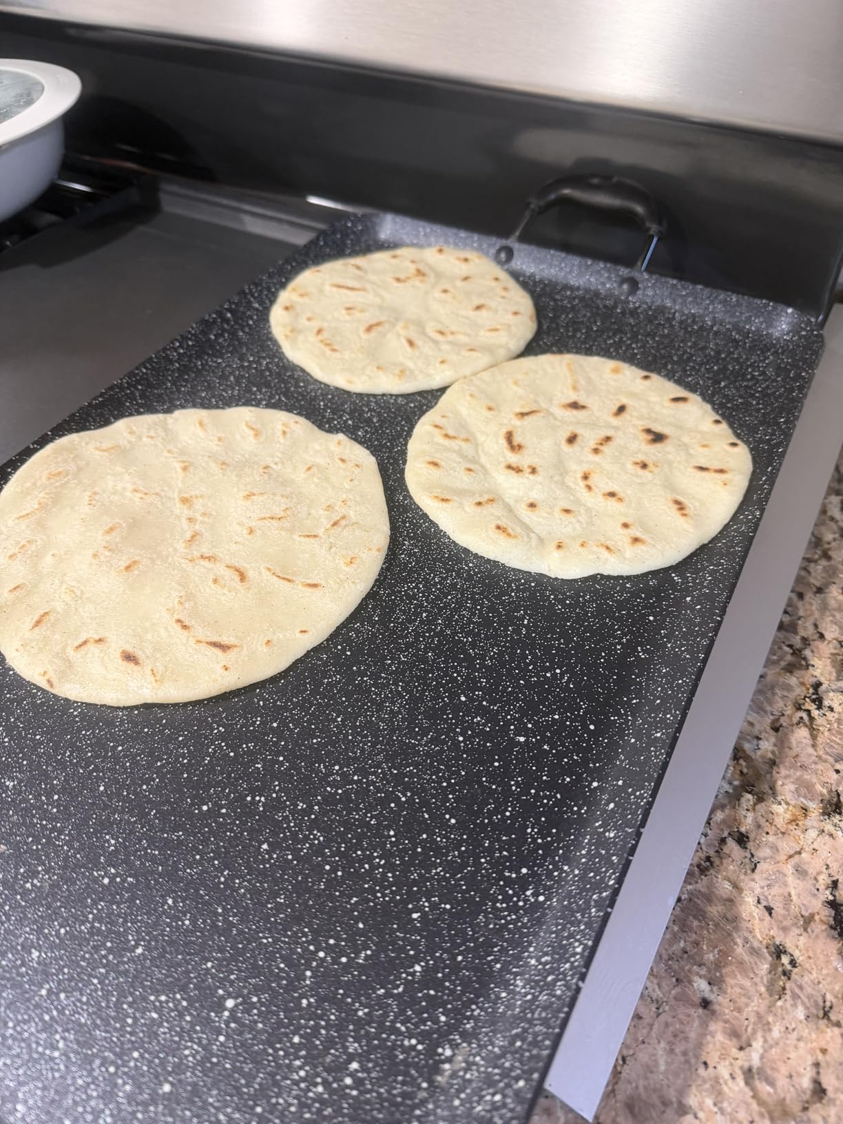 NutriChef Double Burner Griddle, Non-Stick Stove Top Griddle for Gas Stove, 20
