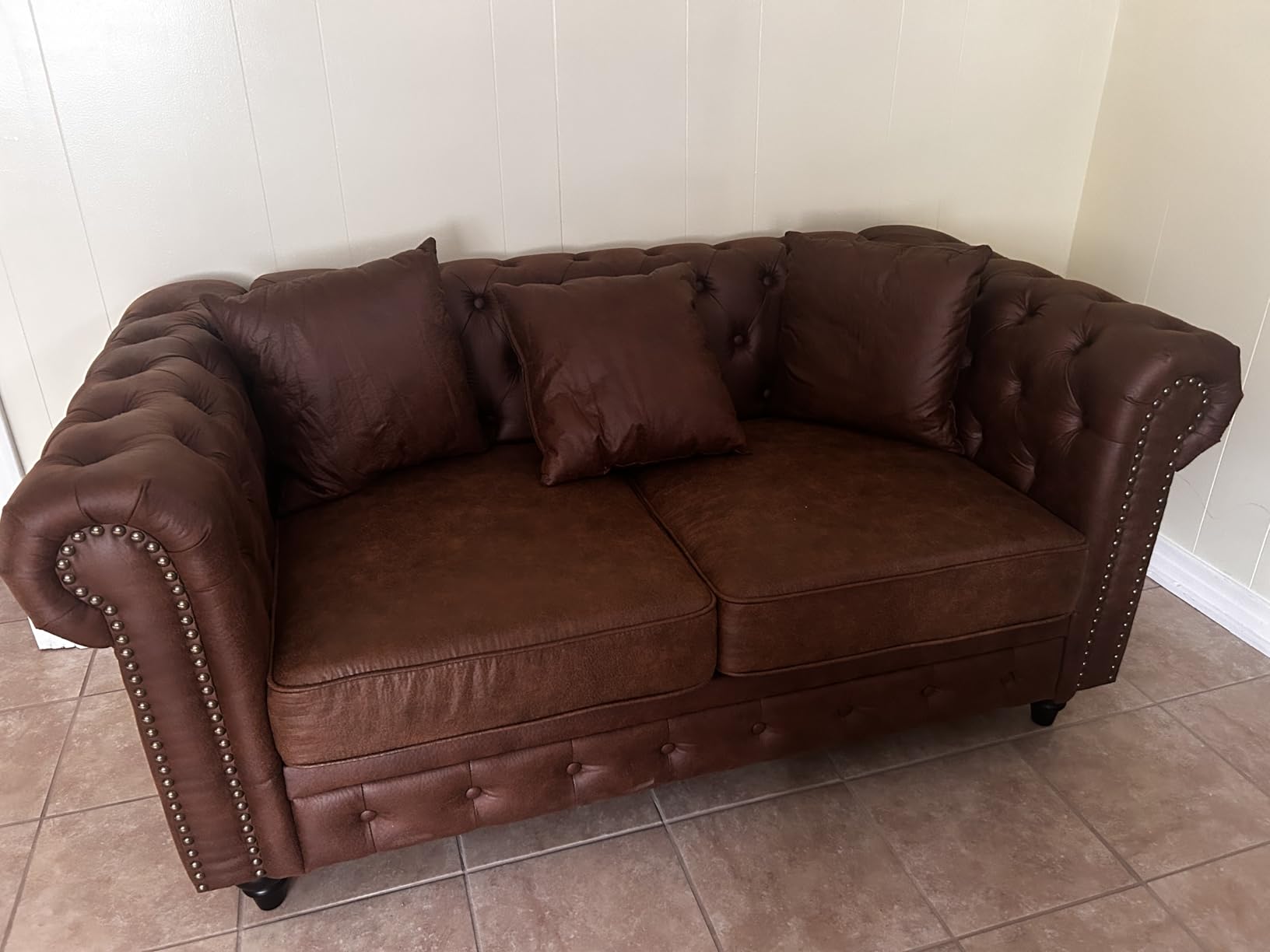 Modern Chesterfield Sofa Couch, 63.5-inch Faux Leather Loveseat Sofa with Rolled Armrests and Tufted Button for Living Room, Office, Brown customer photo 2