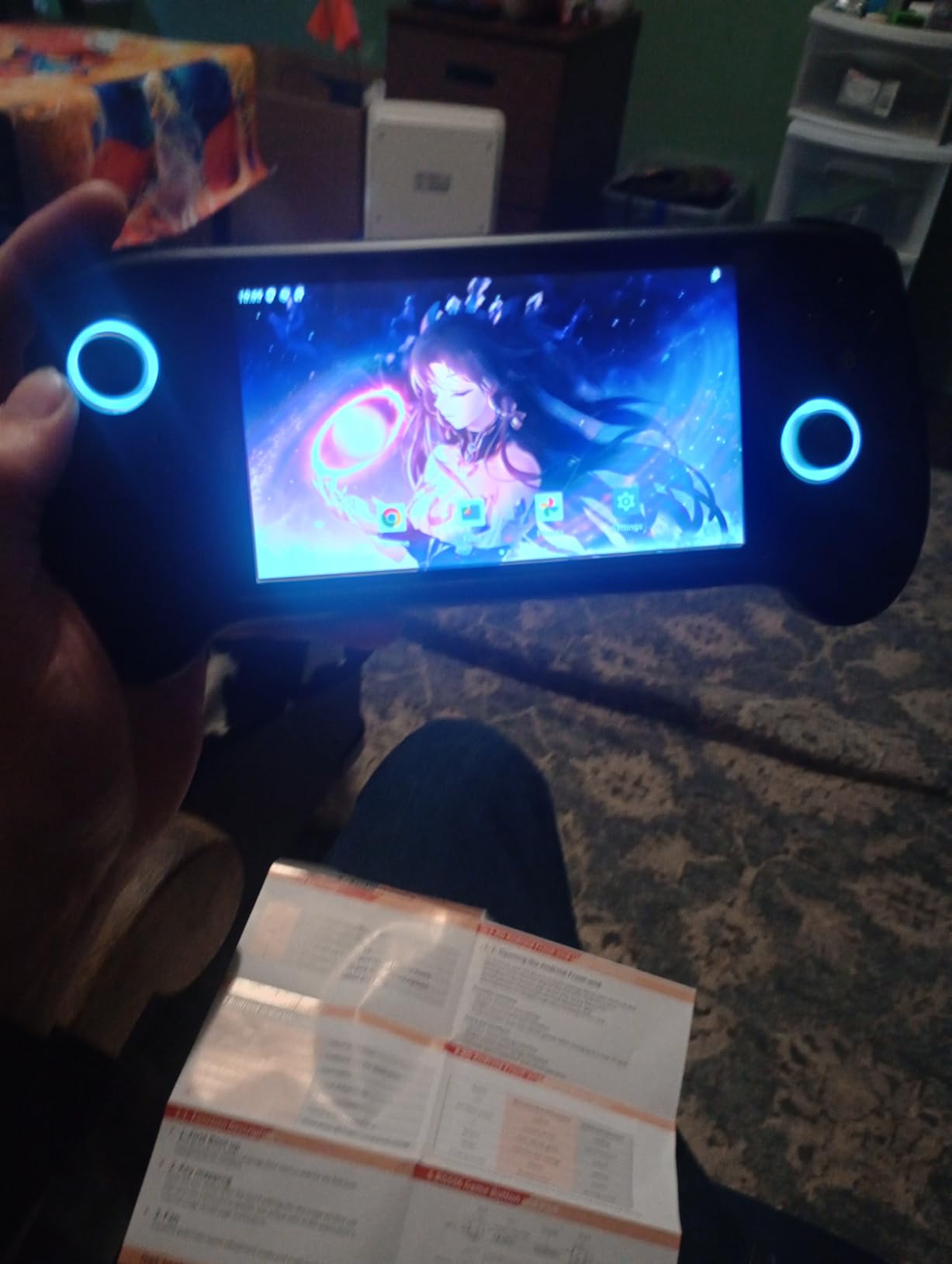 Anbernic RG557 Retro Handheld Game Console, 5.48 Inch AMOLED Screen Handheld Emulator Android 14 System Dimensity 8300 Processor Support WiFi 6E Bluetooth 5.3(White) customer photo 1