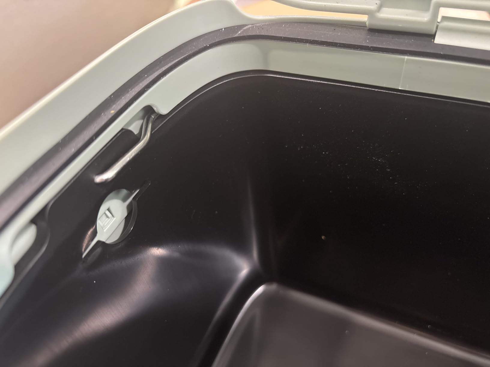 KAZAI. Compost Bin Kitchen 'Elin' | 1.2 GAL / 4.5L Countertop Compost Bin with Lid & Carbon Filter | Odor-Free, Dishwasher Safe, with Inner Bucket | Small Indoor Kitchen Composter | Stone-Blue customer photo 2